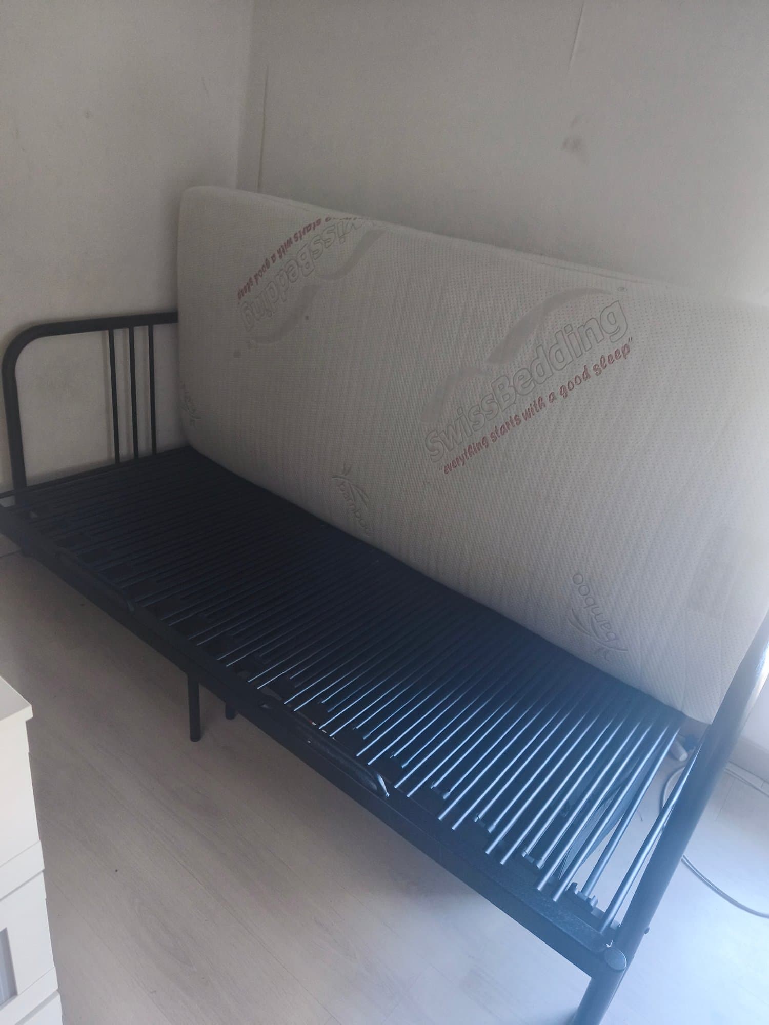 UITSCHUIFBAAR BED