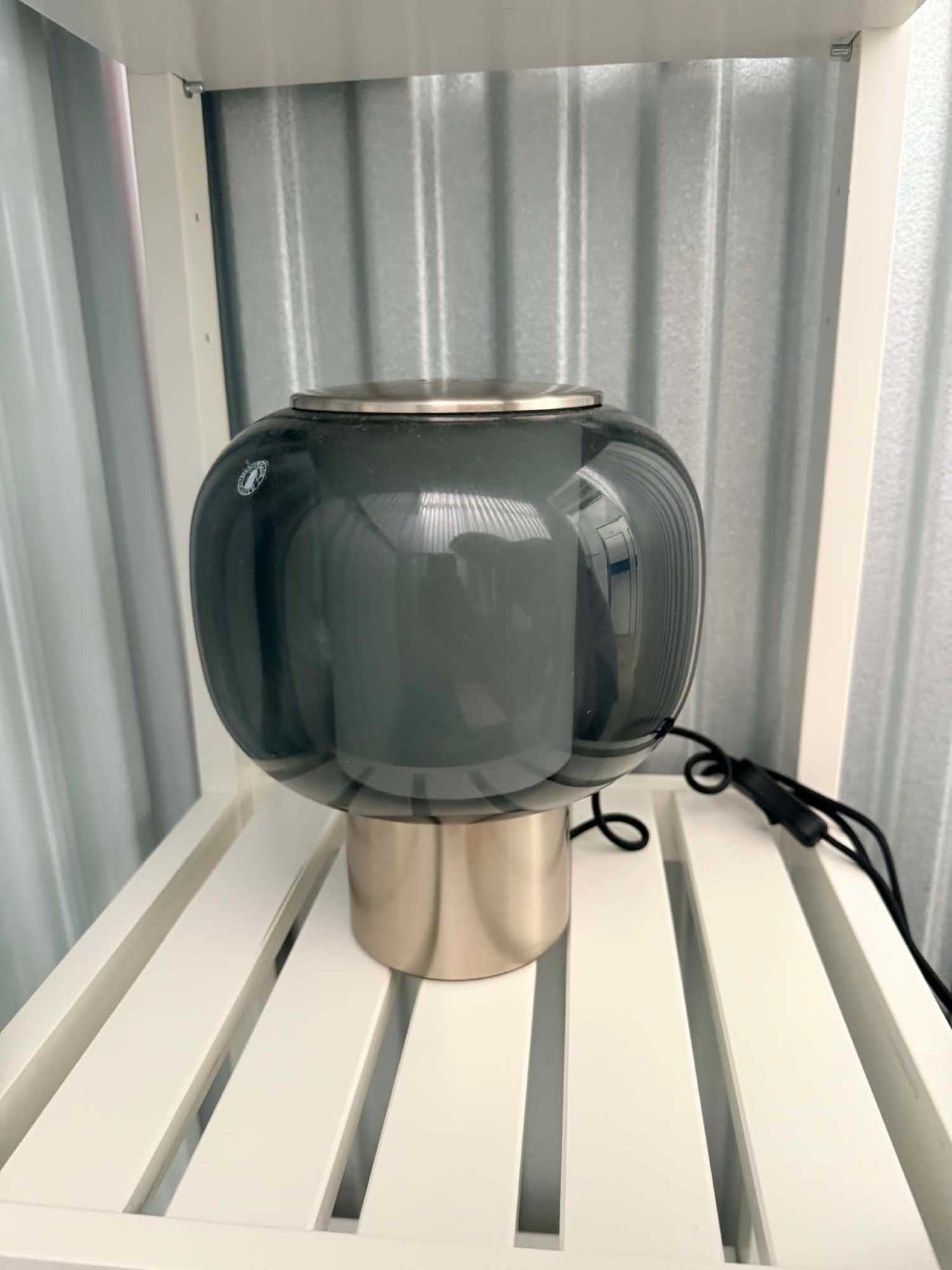 HÖGVIND tafellamp, vernikkeld/grijs glas