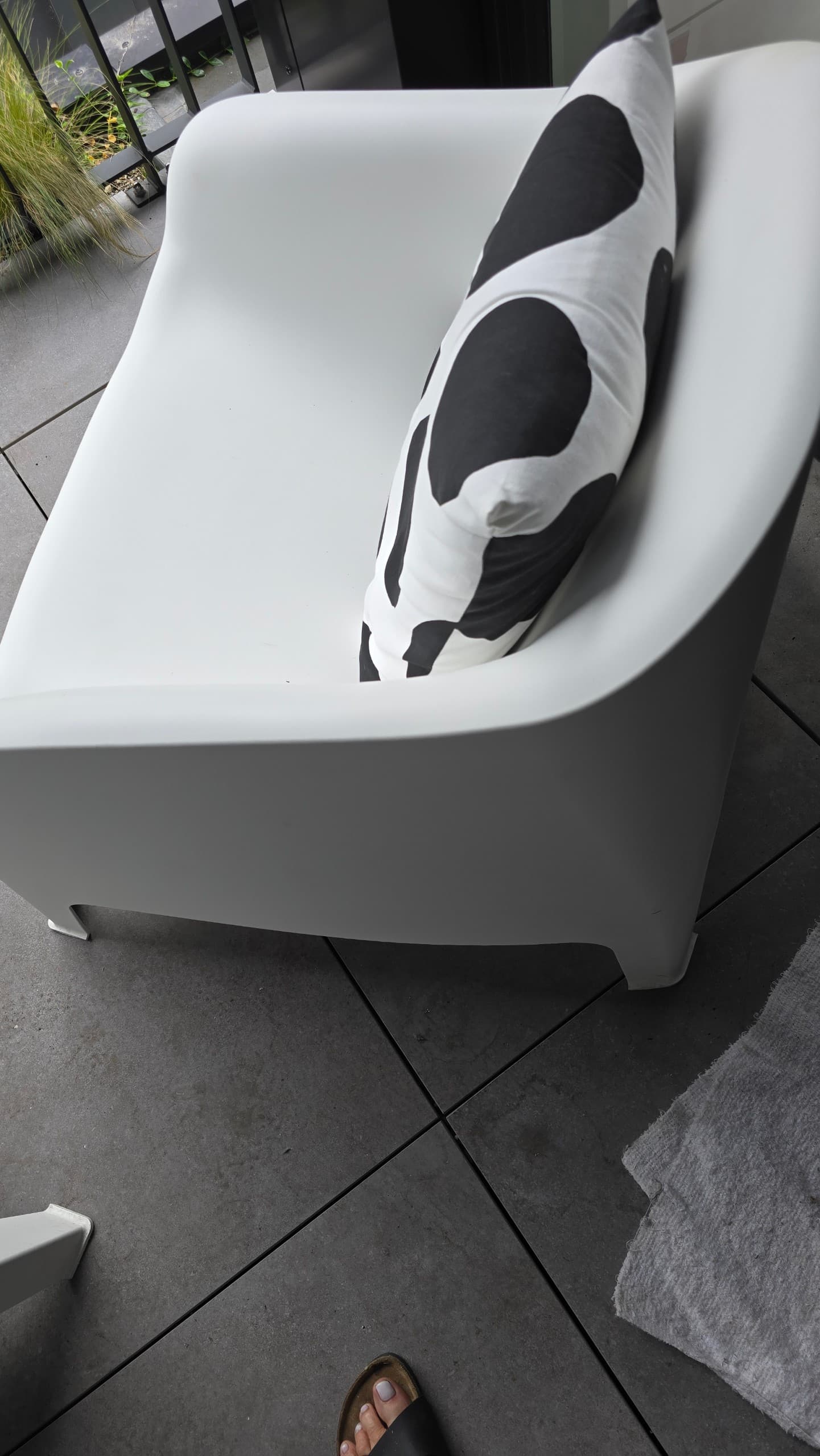 SKARPÖ armchair, outdoor, white