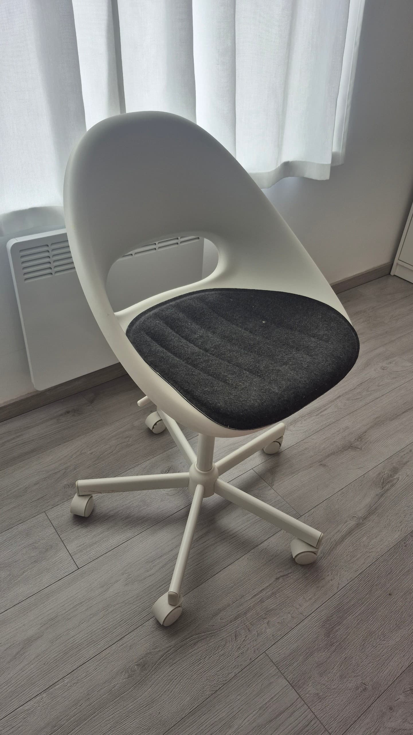 LOBERGET / MALSKÄR swivel chair, white
