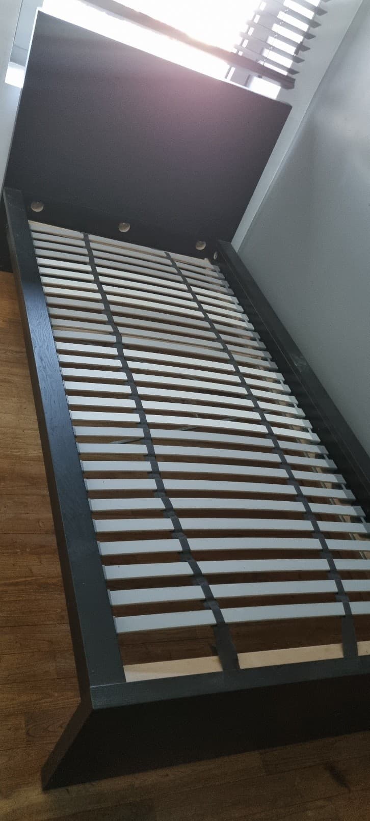 MALM bedonderstel, hoog, zwartbruin/Lönset, 90x200 cm