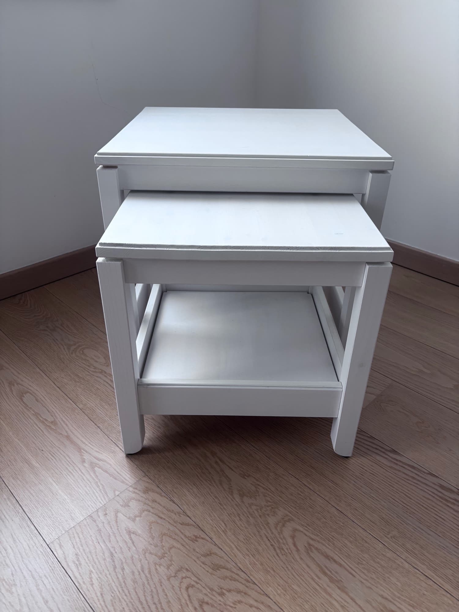 TABLES GIGOGNES