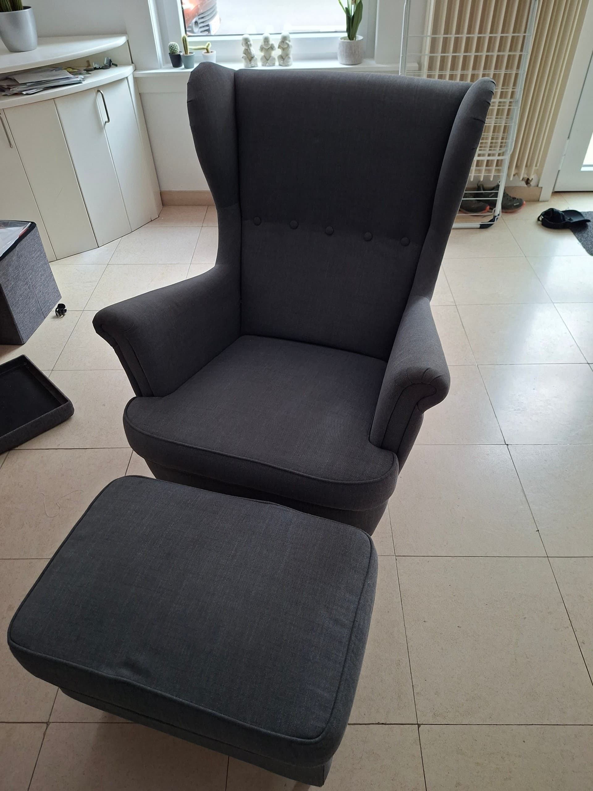 STRANDMON fauteuil à oreilles av repose-pieds, Nordvalla gris foncé