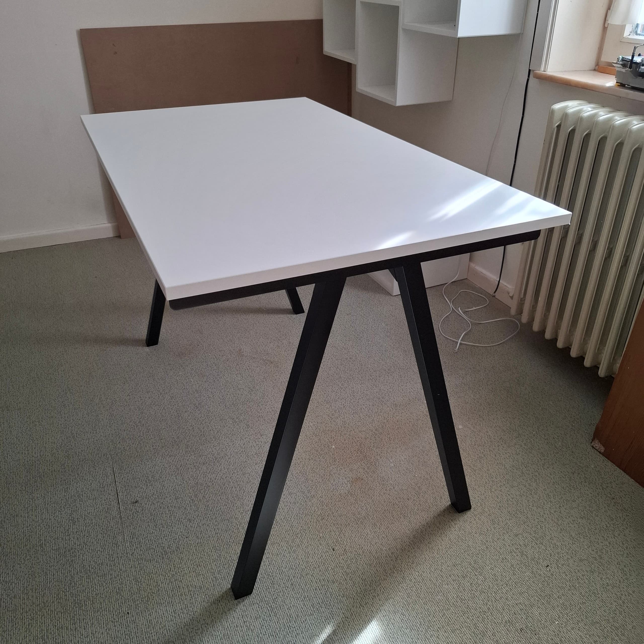 TROTTEN bureau, wit/antraciet, 140x80 cm