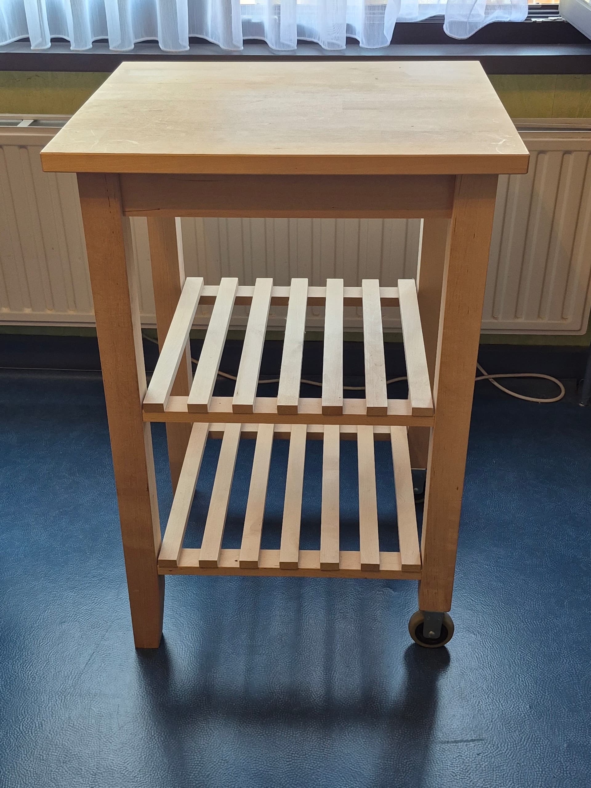 BEKVÄM Roltafel, berken