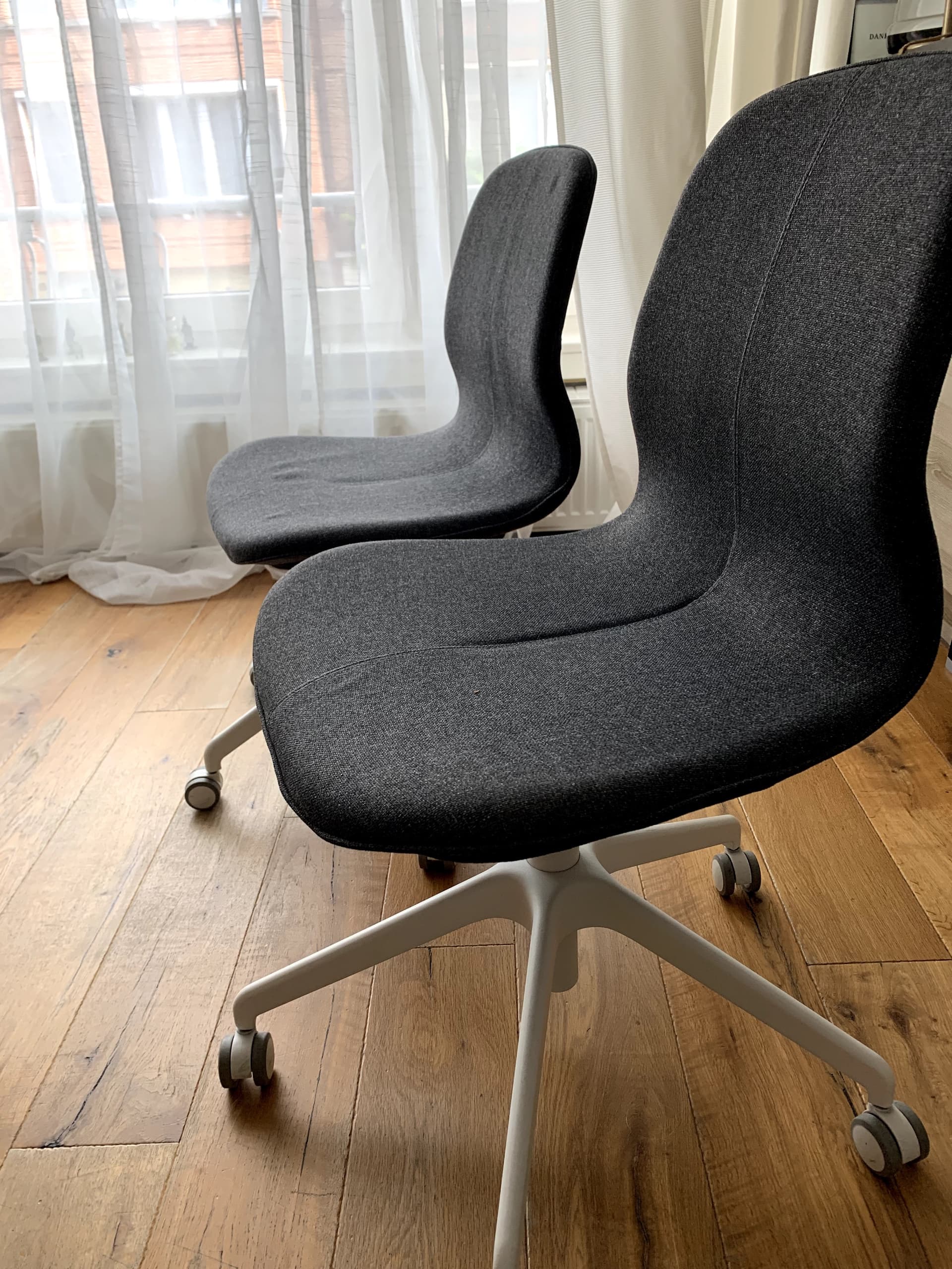 LÅNGFJÄLL conference chair, Gunnared dark grey/white
