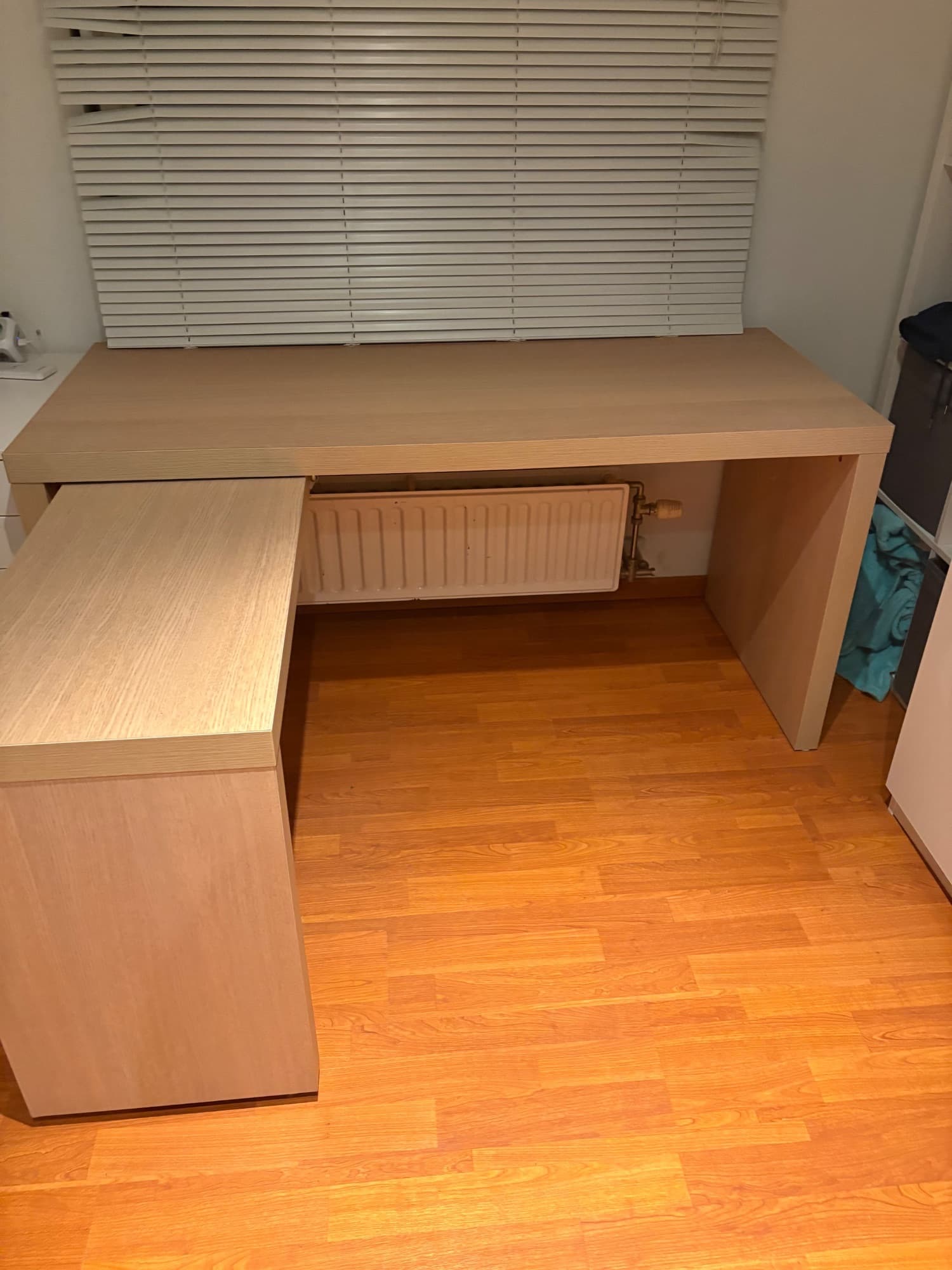 MALM bureau met uittrekbaar blad, berkenfineer