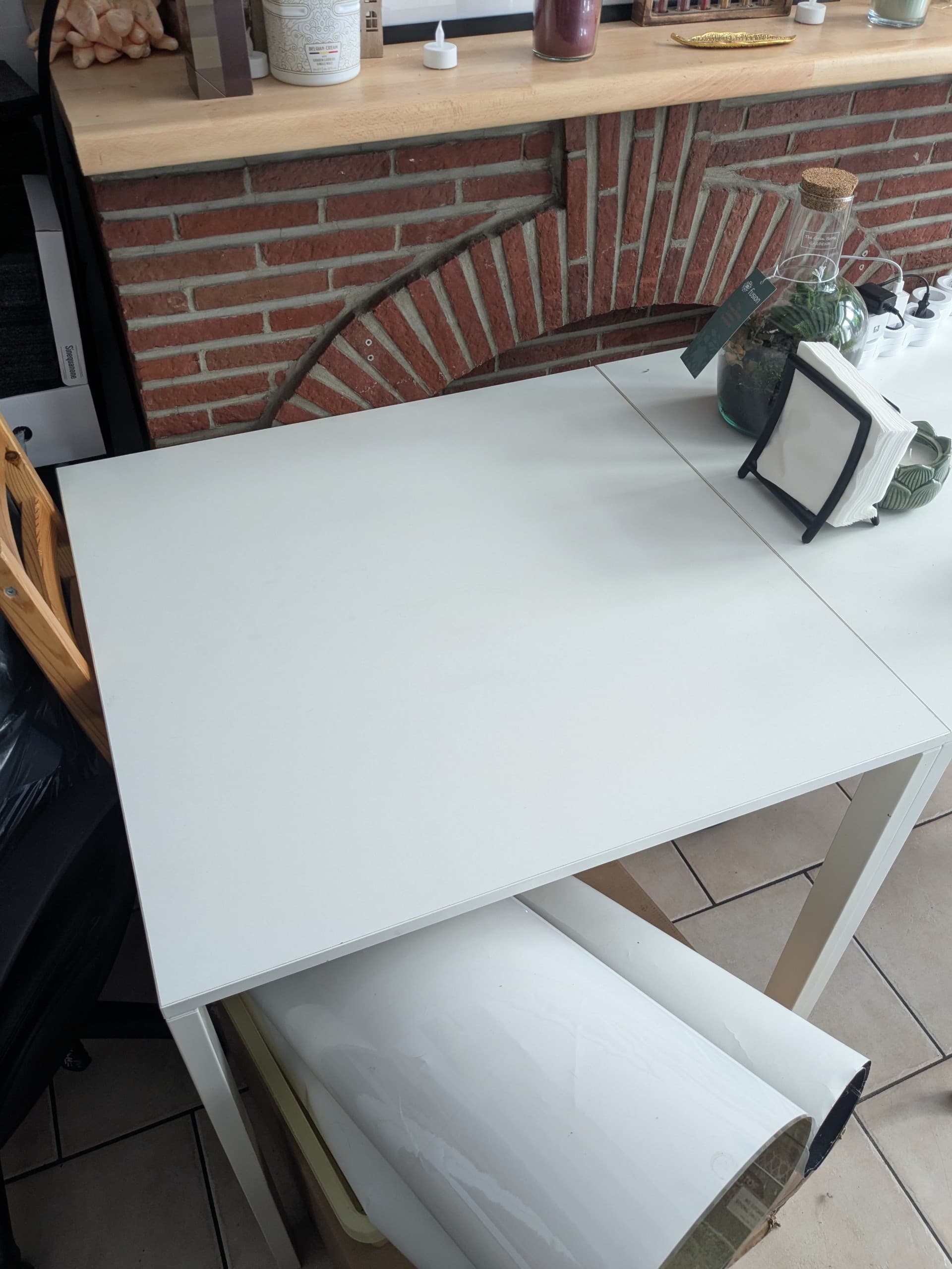MELLTORP table and 2 stools, white/red