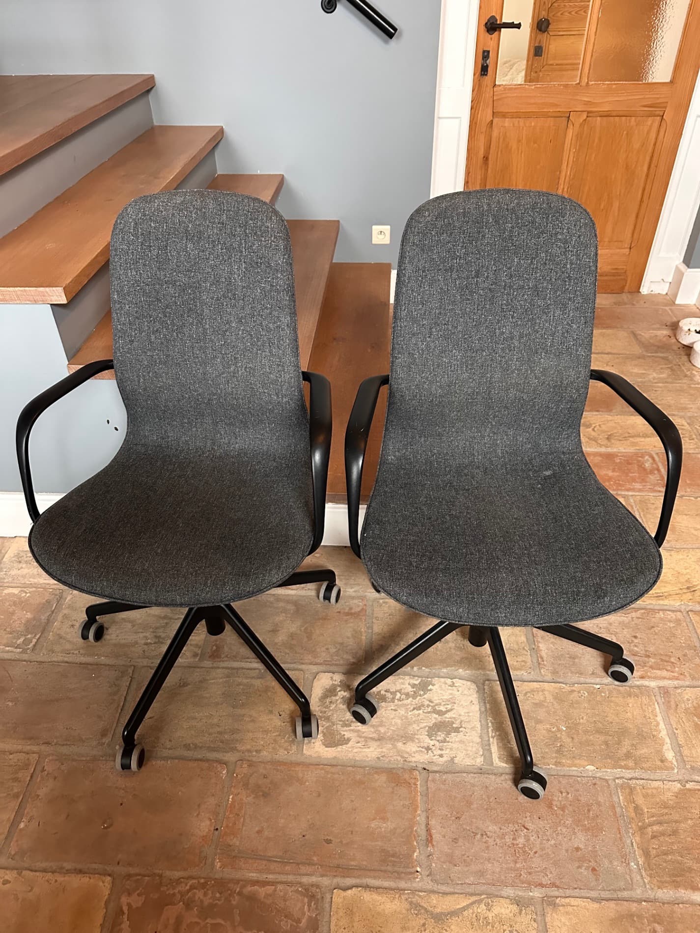 LÅNGFJÄLL conference chair with armrests, Gunnared dark grey/black