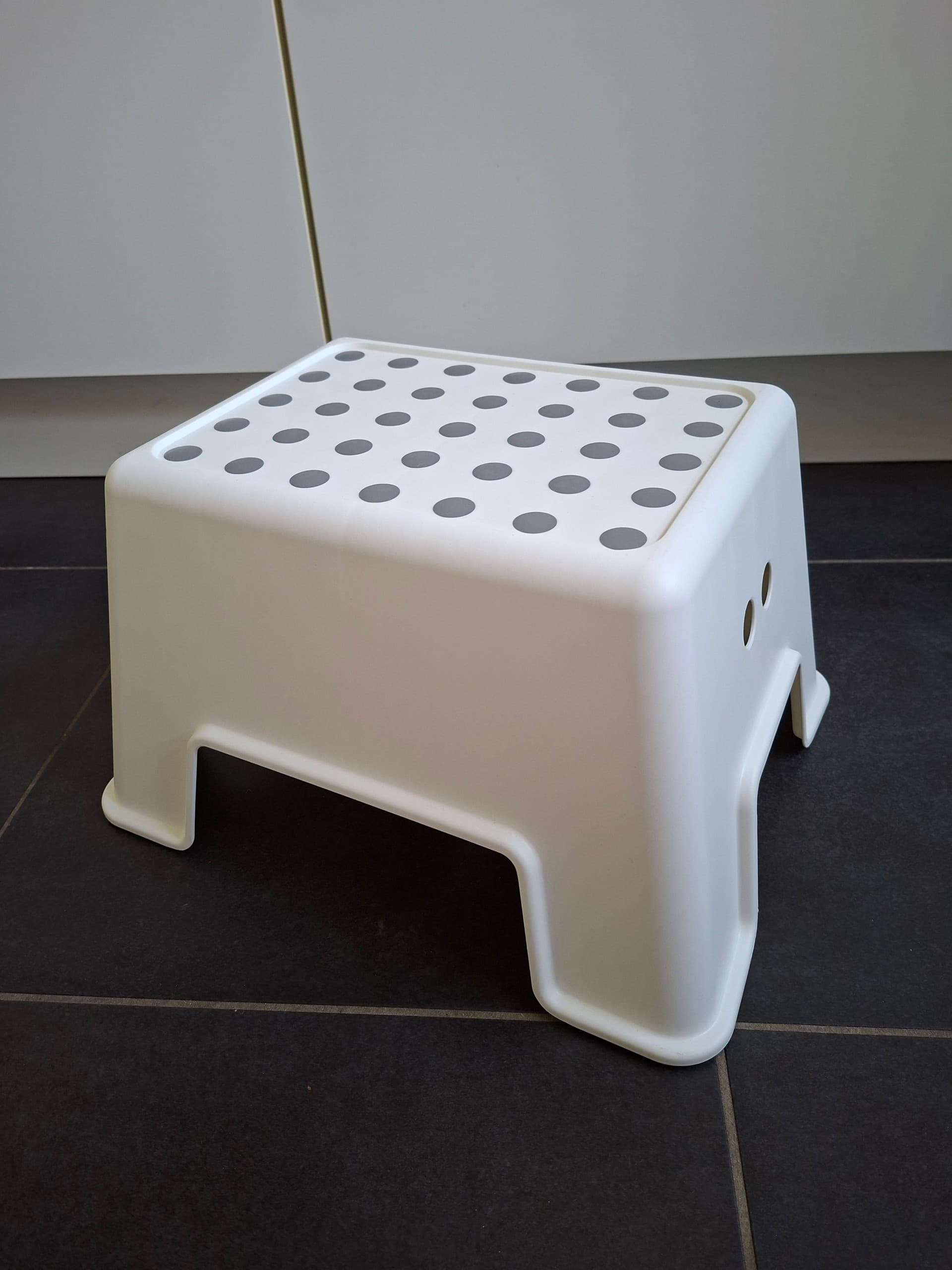BOLMEN step stool, white