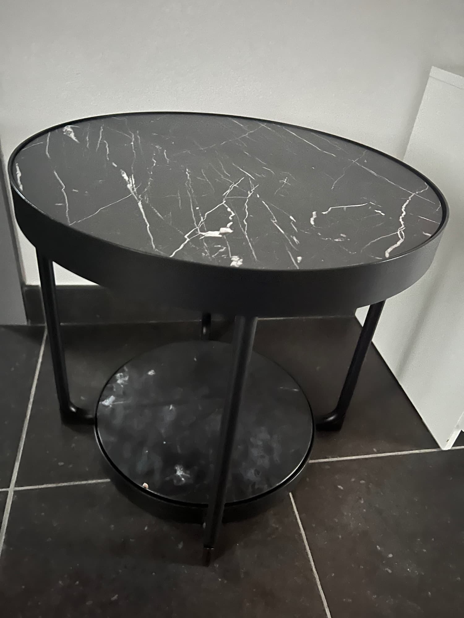 FRÖTORP BIJZETTAFEL table d'appoint, anthracite marbré/noir verre, 48 cm