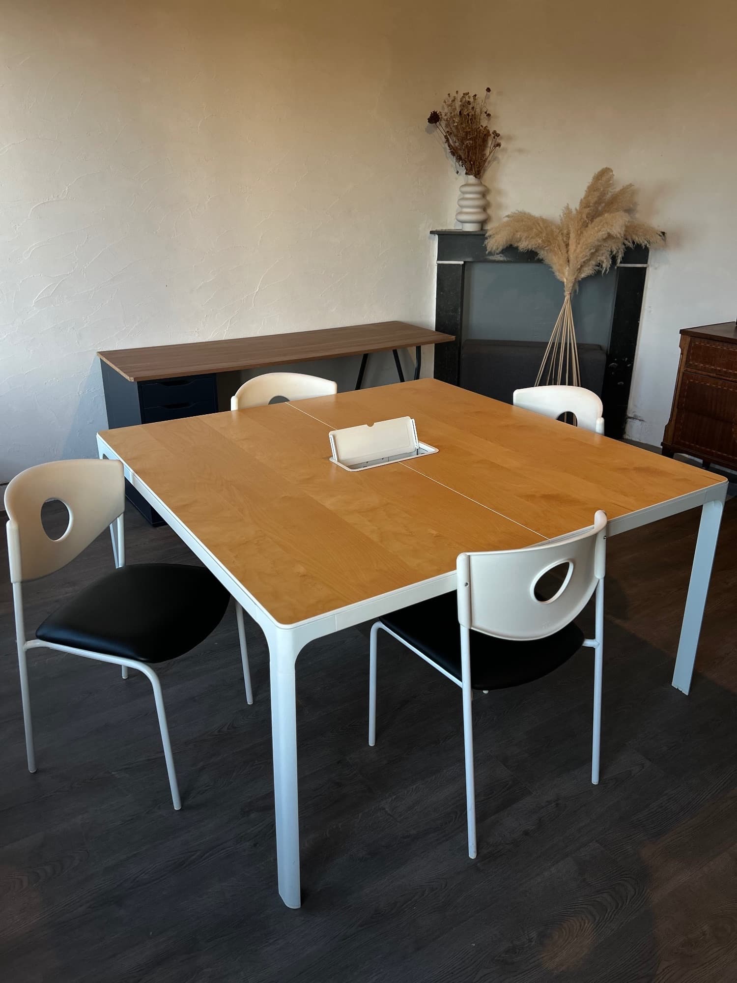 TABLE DE REUNION