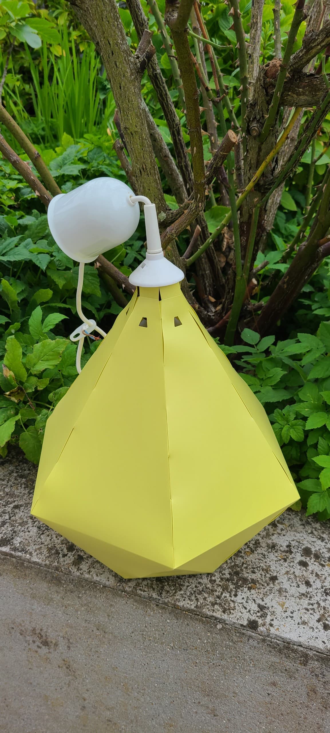 LUMINAIRE JAUNE