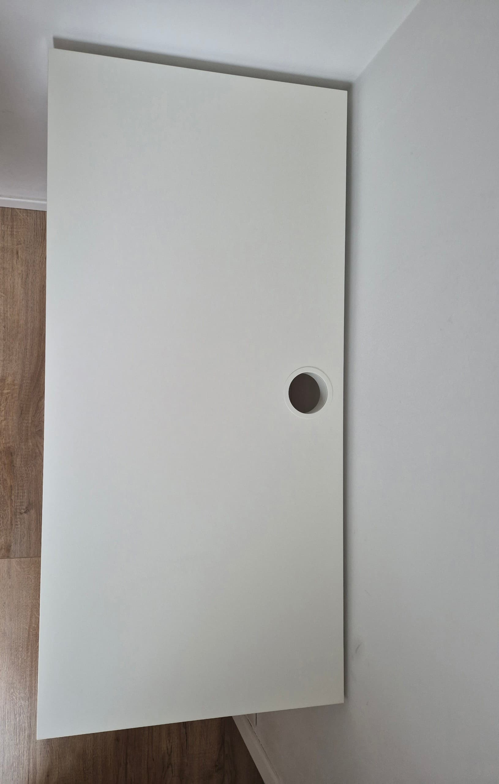 MICKE Bureau, blanc, 105x50 cm. Lire plus