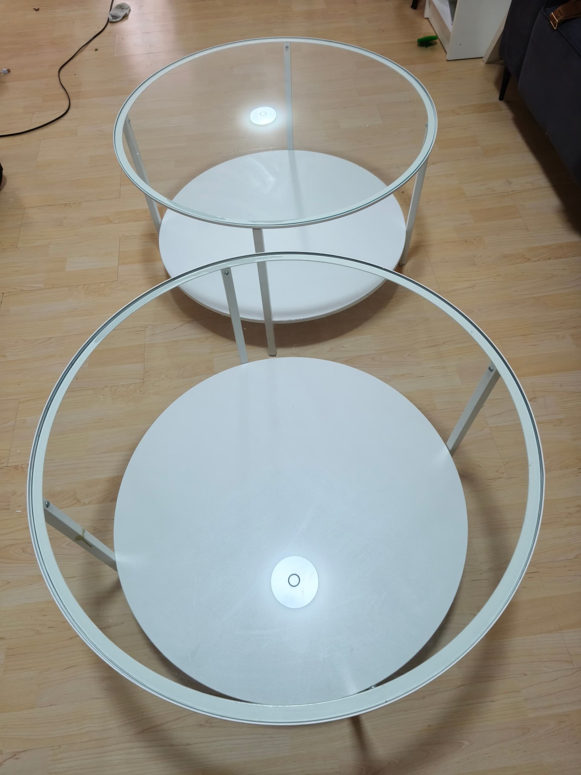 DEUX PETITES TABLES