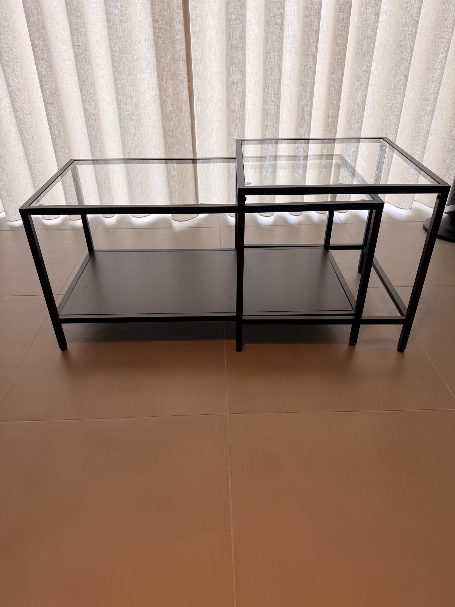 VITTSJÖ Tables gigognes, lot de 2, brun noir, verre, 90x50 cm