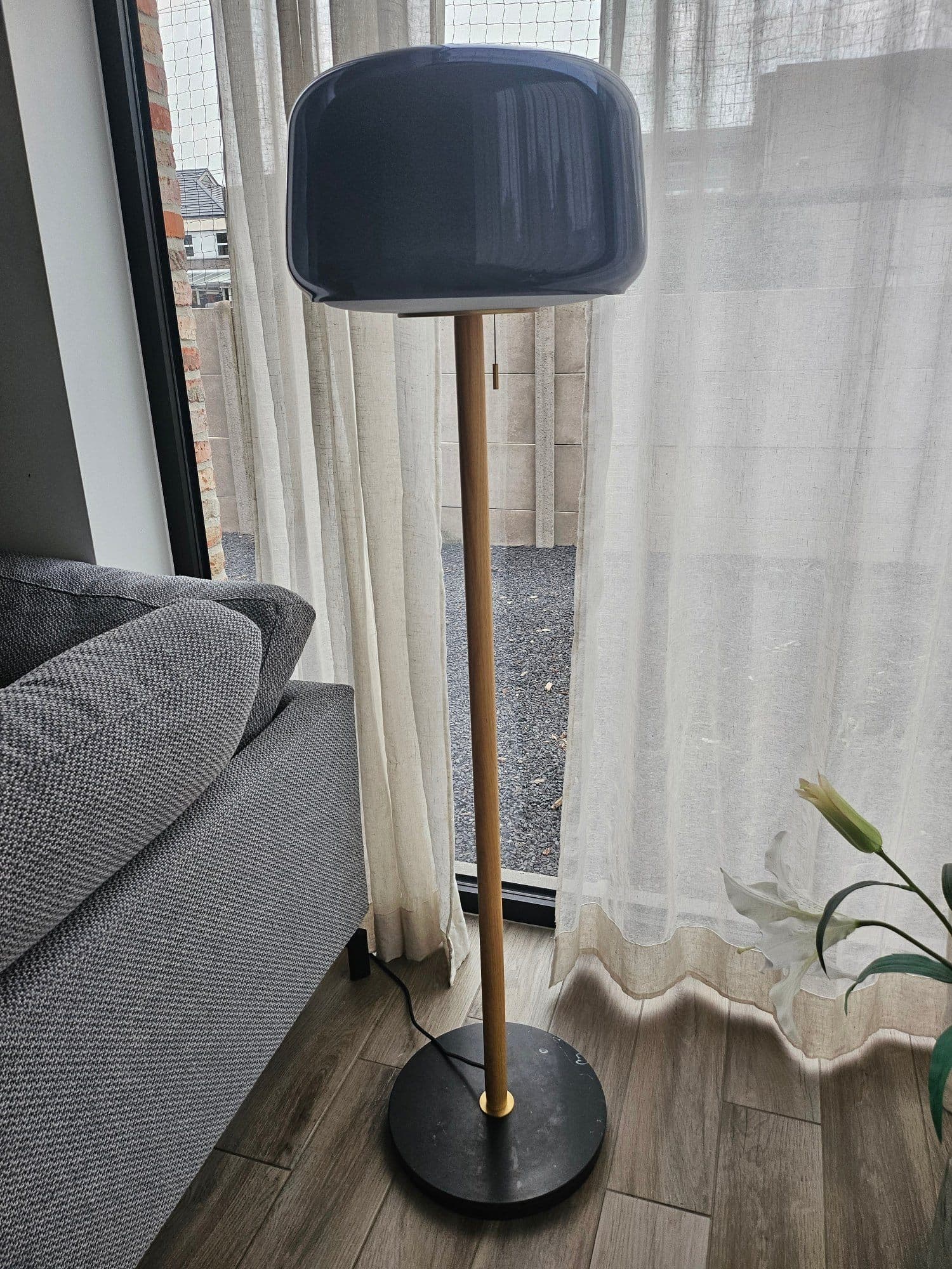 EVEDAL Lampadaire, gris marbre, gris
