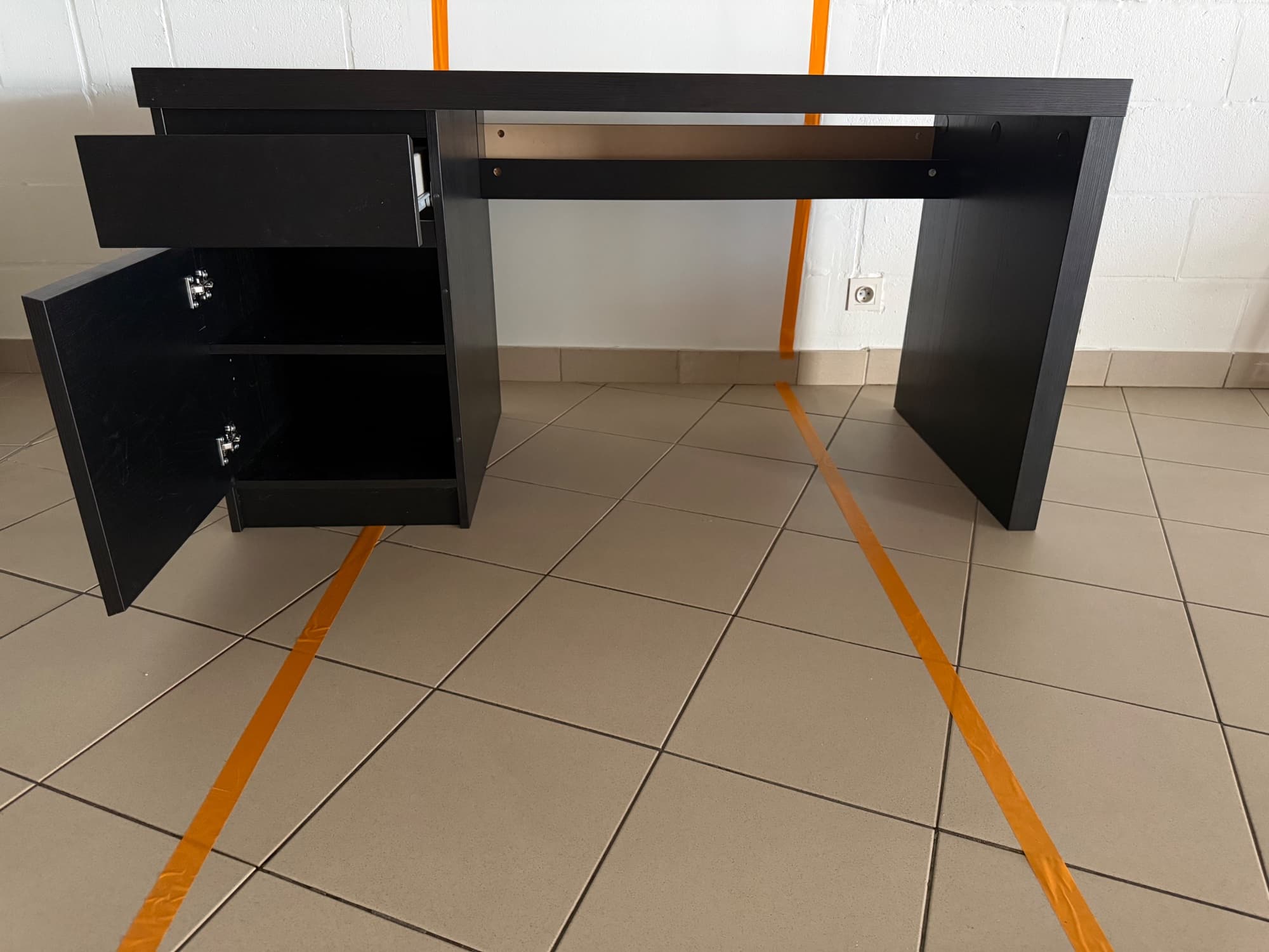 MALM bureau, bruin gelazuurd essenfineer