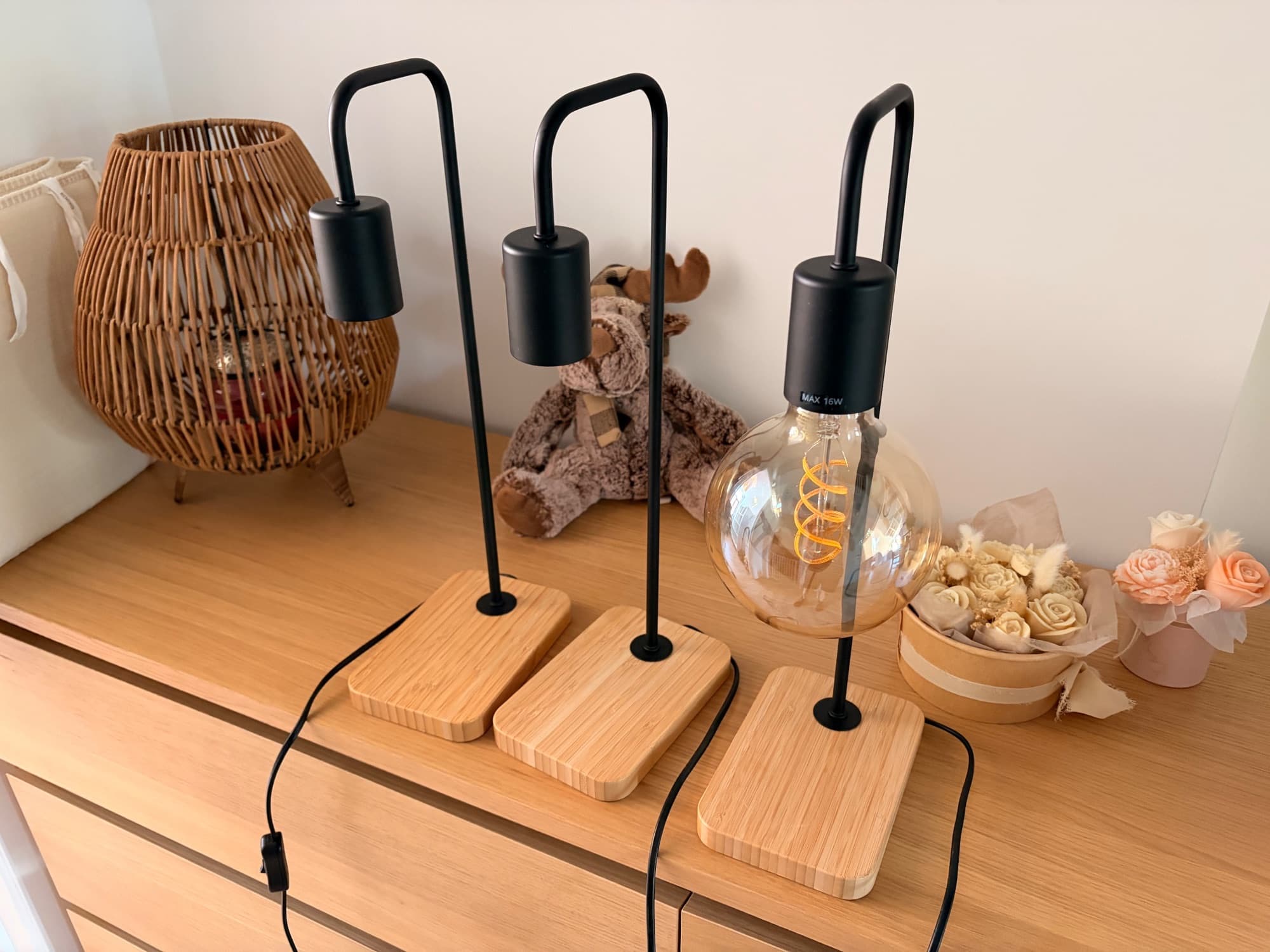 TVÄRHAND tafellamp, zwart/bamboe