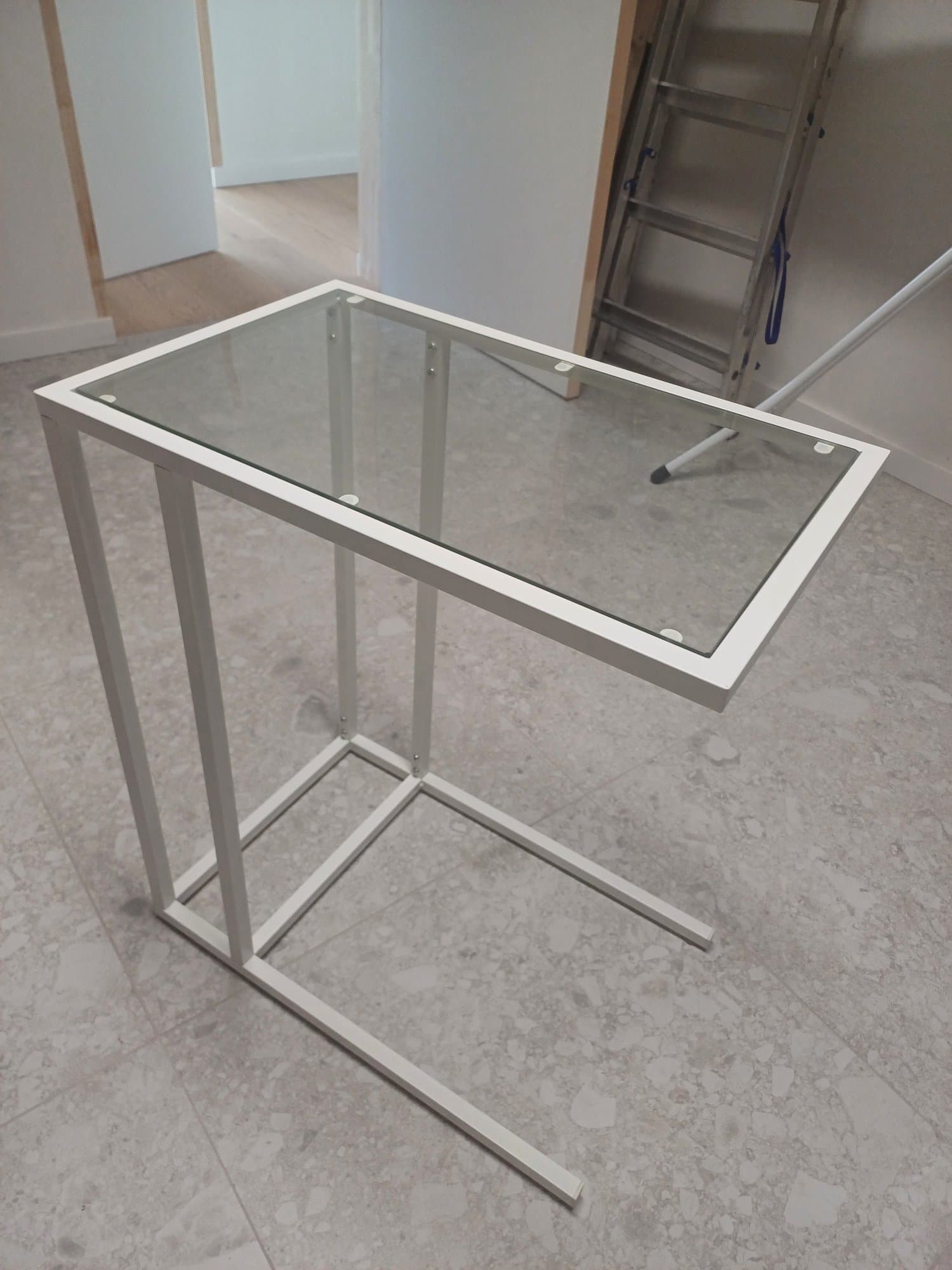 VITTSJÖ laptop stand, white/glass, 35x65 cm