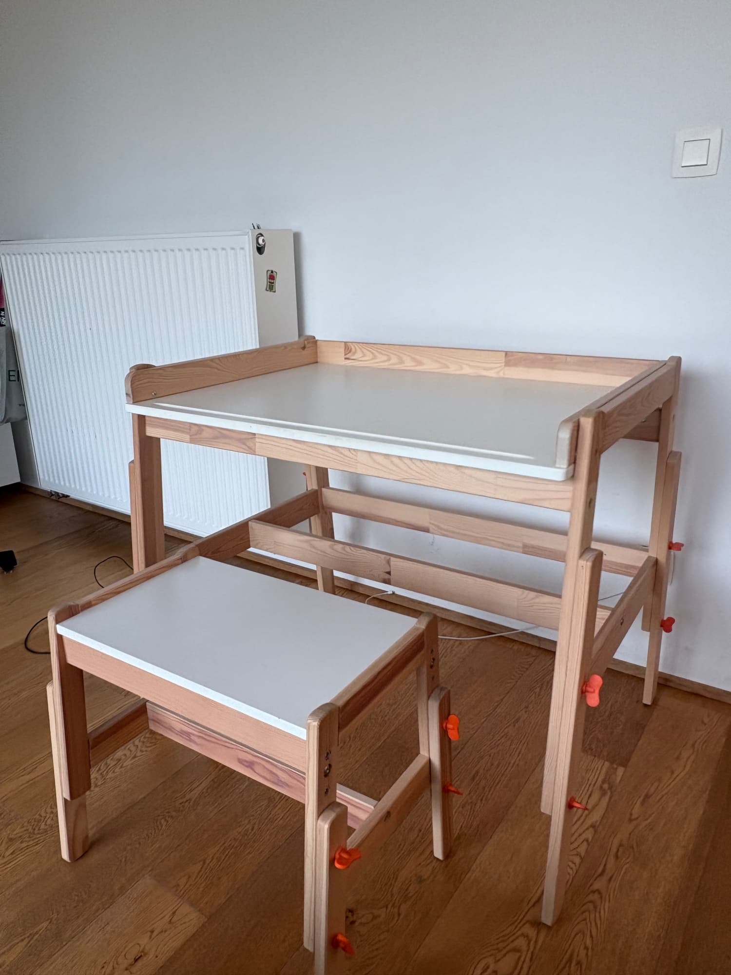 FLISAT kinderbureau, in hoogte verstelbaar/groen