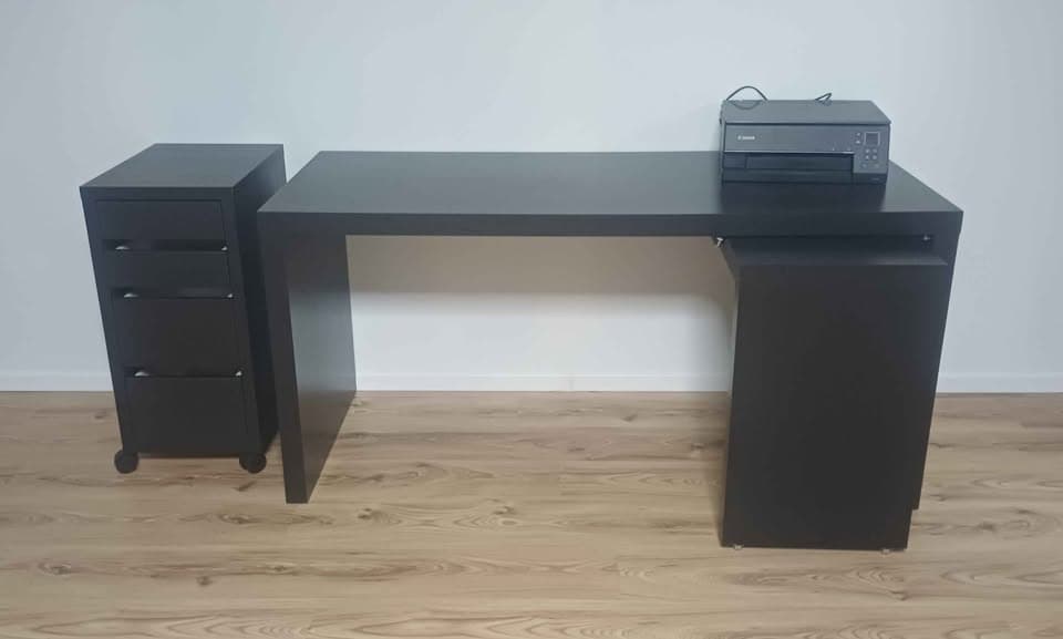 MALM bureau avec tablette coulissante, teinté brun plaqué frêne