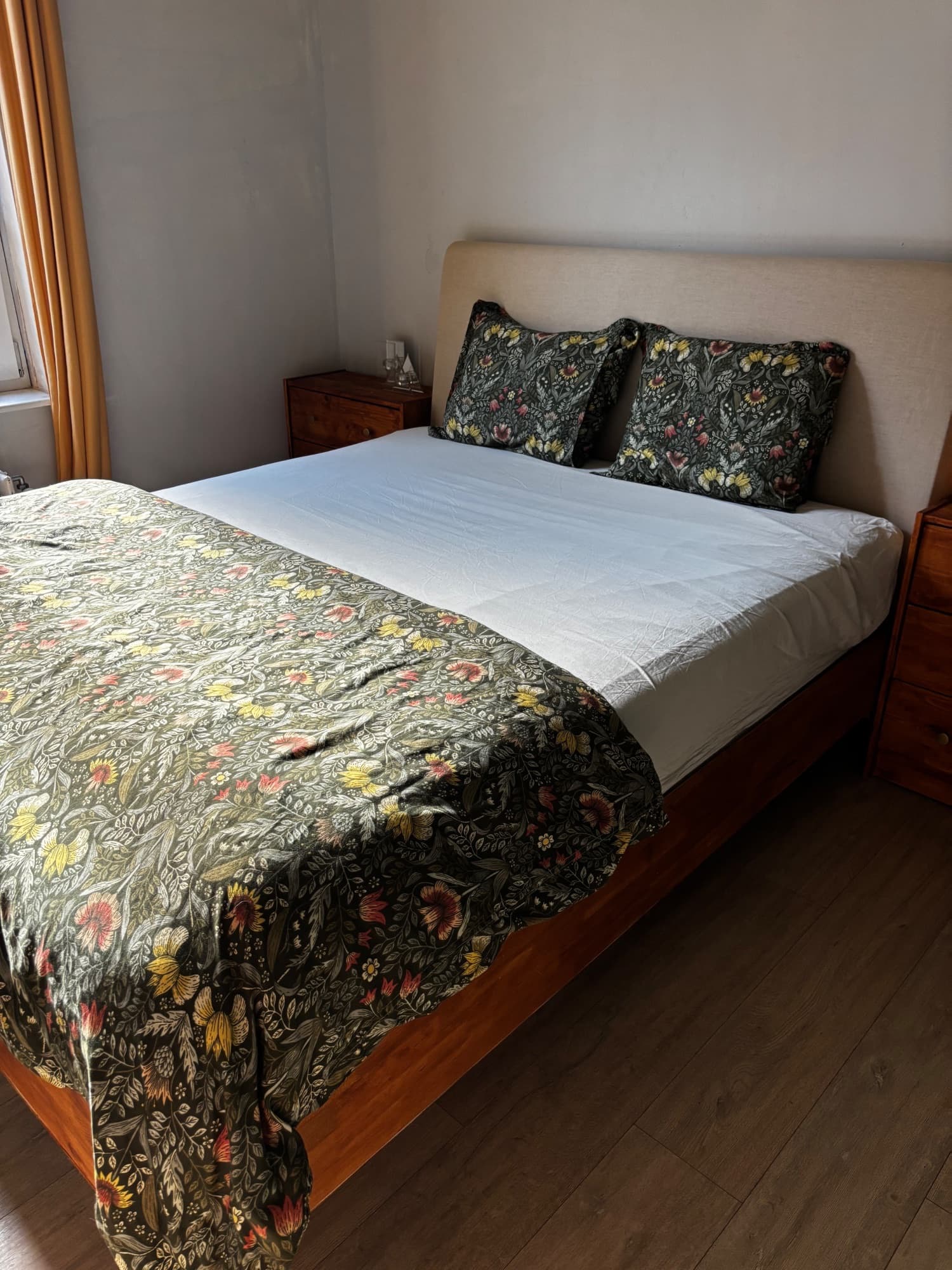 IDANÄS gestoffeerd bed met opberger, Gunnared donkergrijs, 180x200 cm