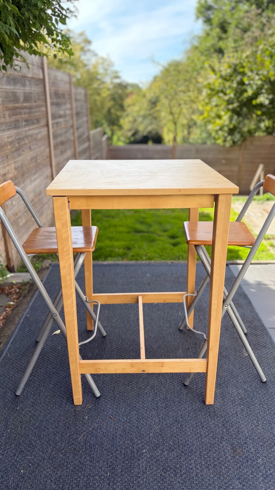TABLE DE BAR CHAISES