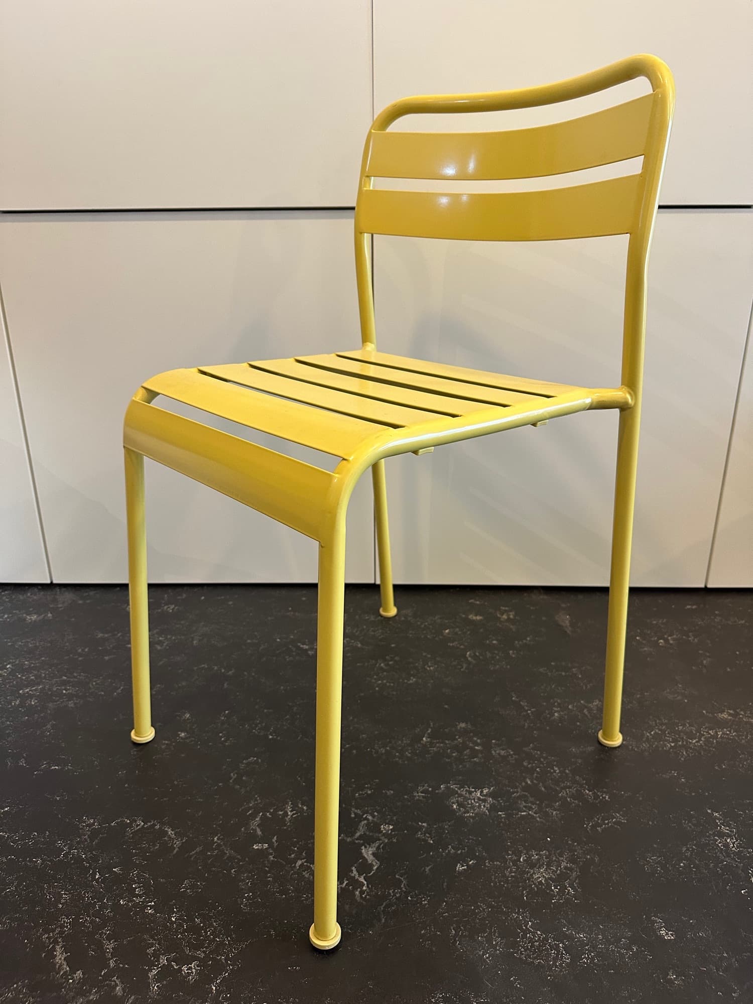 CHAISE MÉTALLIQUE