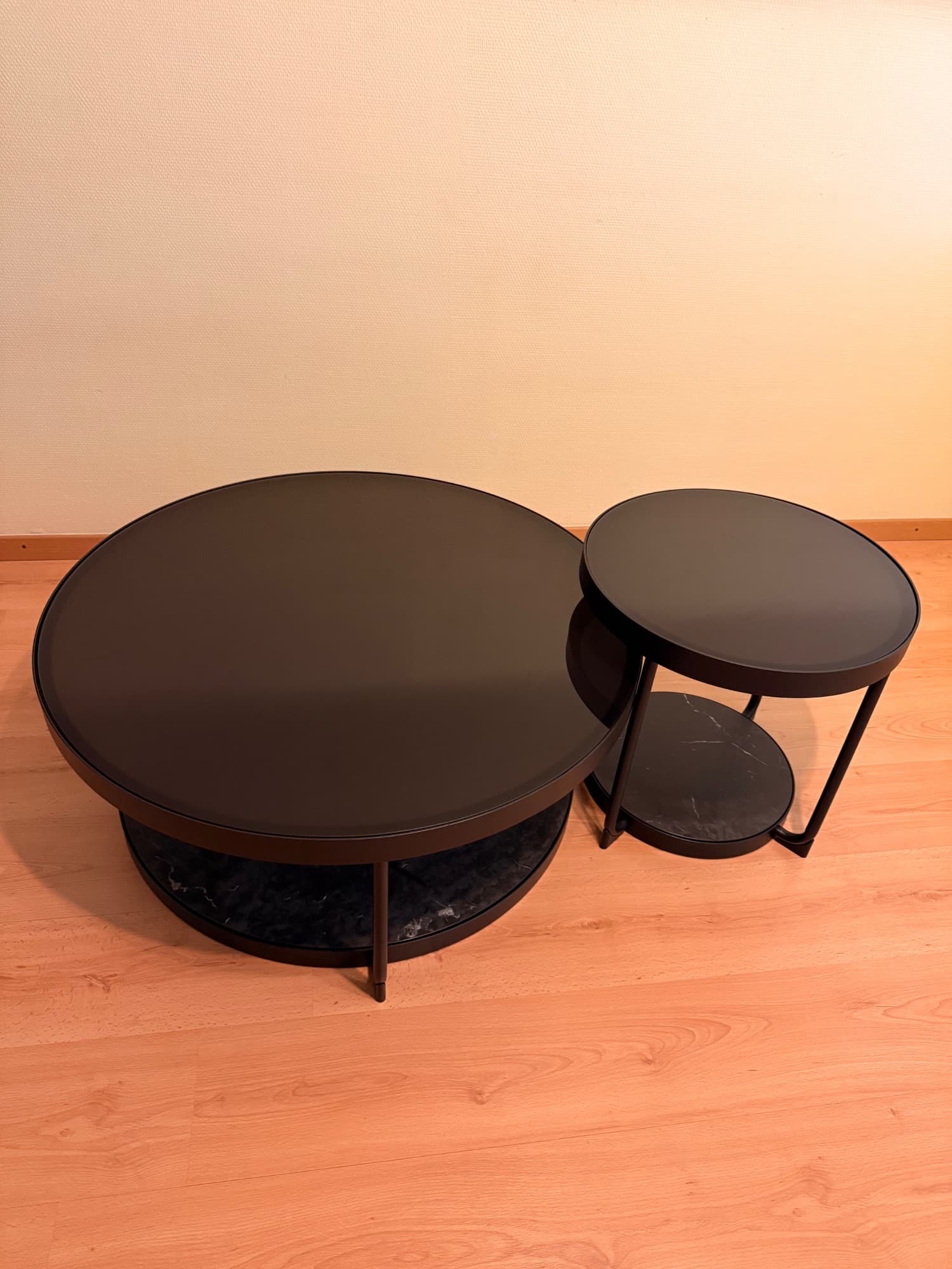 FRÖTORP table basse/d'appoint, lot de 2, anthracite marbré/noir verre