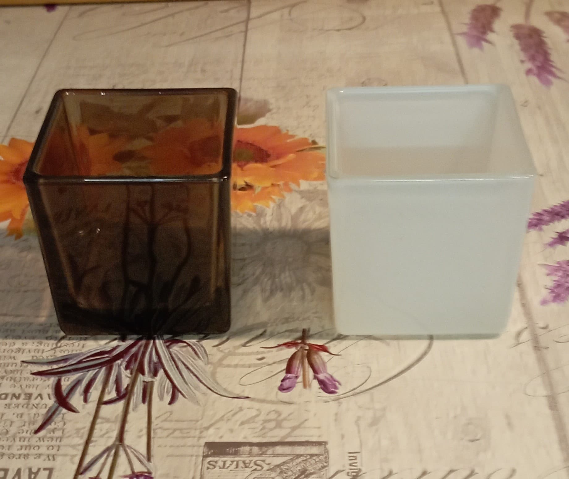 2 PETITS BOUGEOIRS.