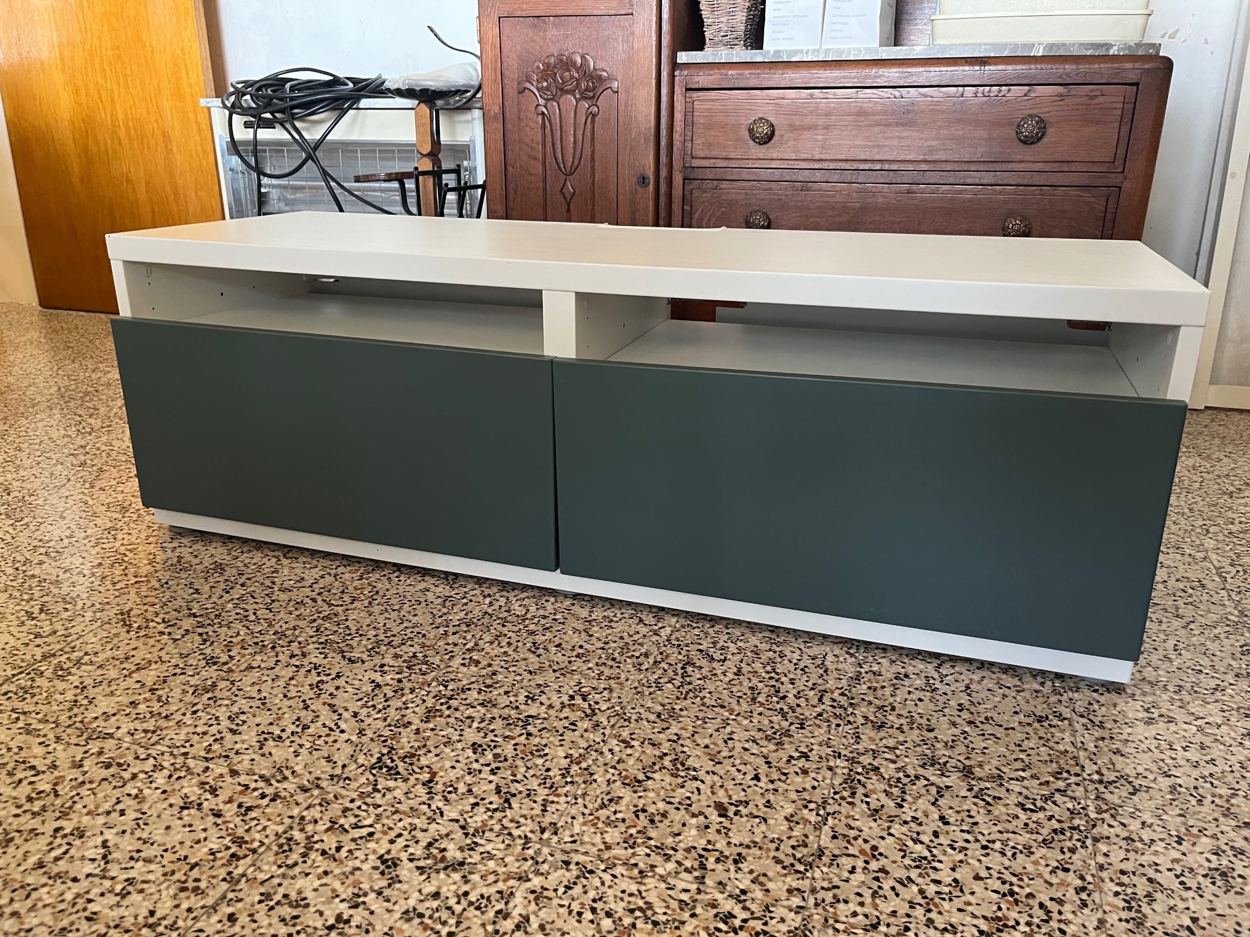 BESTÅ Tv-meubel met lades, wit/Krukmakare donker grijsgroen, 120x42x48 cm