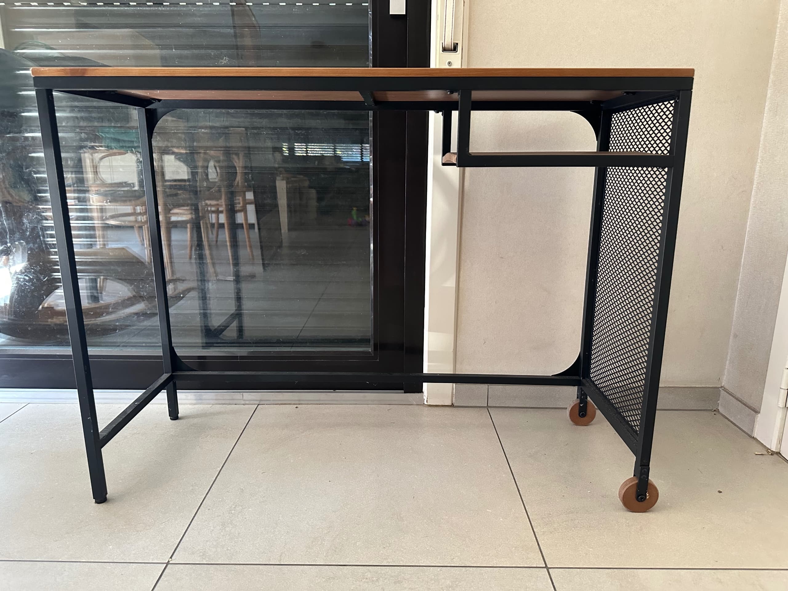 FJÄLLBO LAPTOPTAFEL