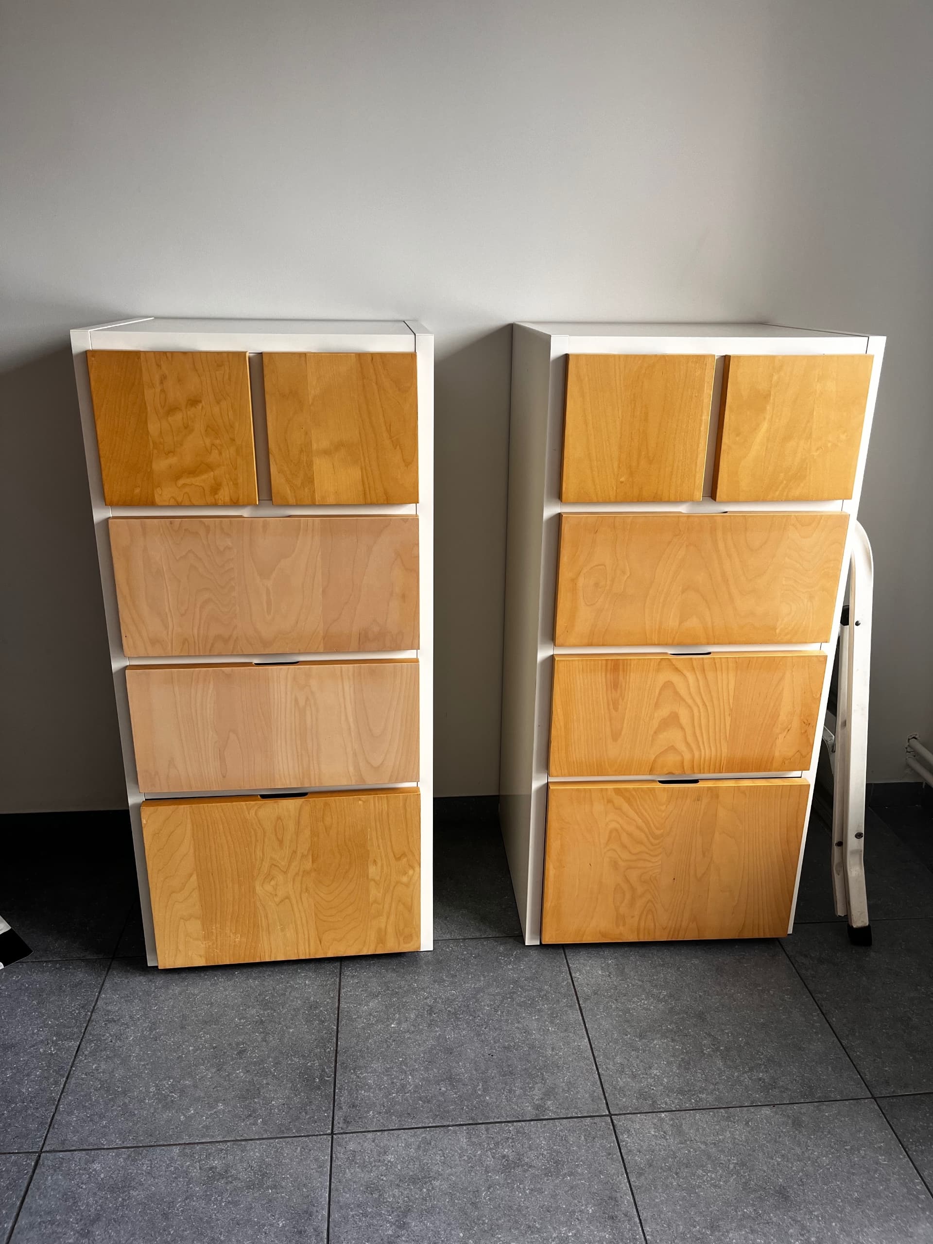 CHEST OF DRAWERS