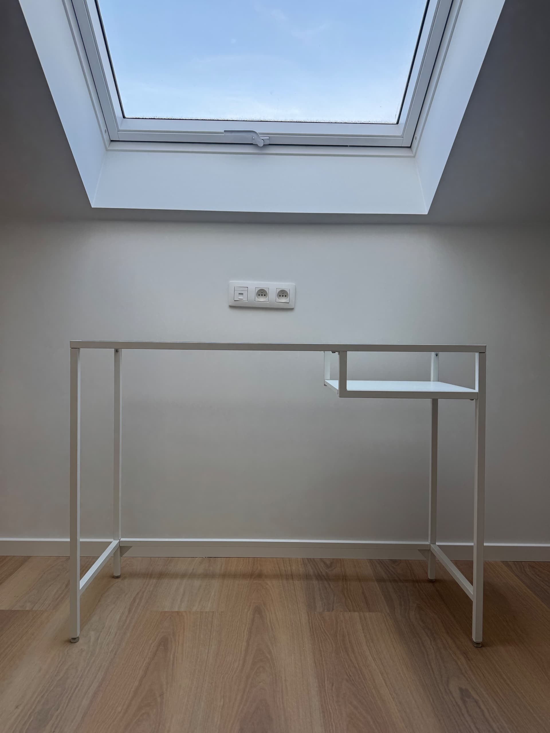 VITTSJÖ laptoptafel, wit/glas, 100x36 cm