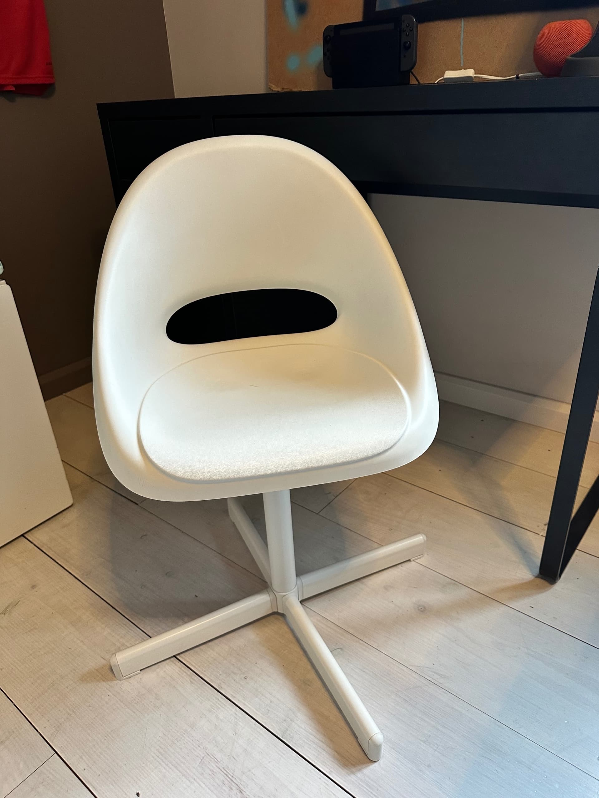 MICKE Bureau, brun noir, 105x50 cm. Achetez ici