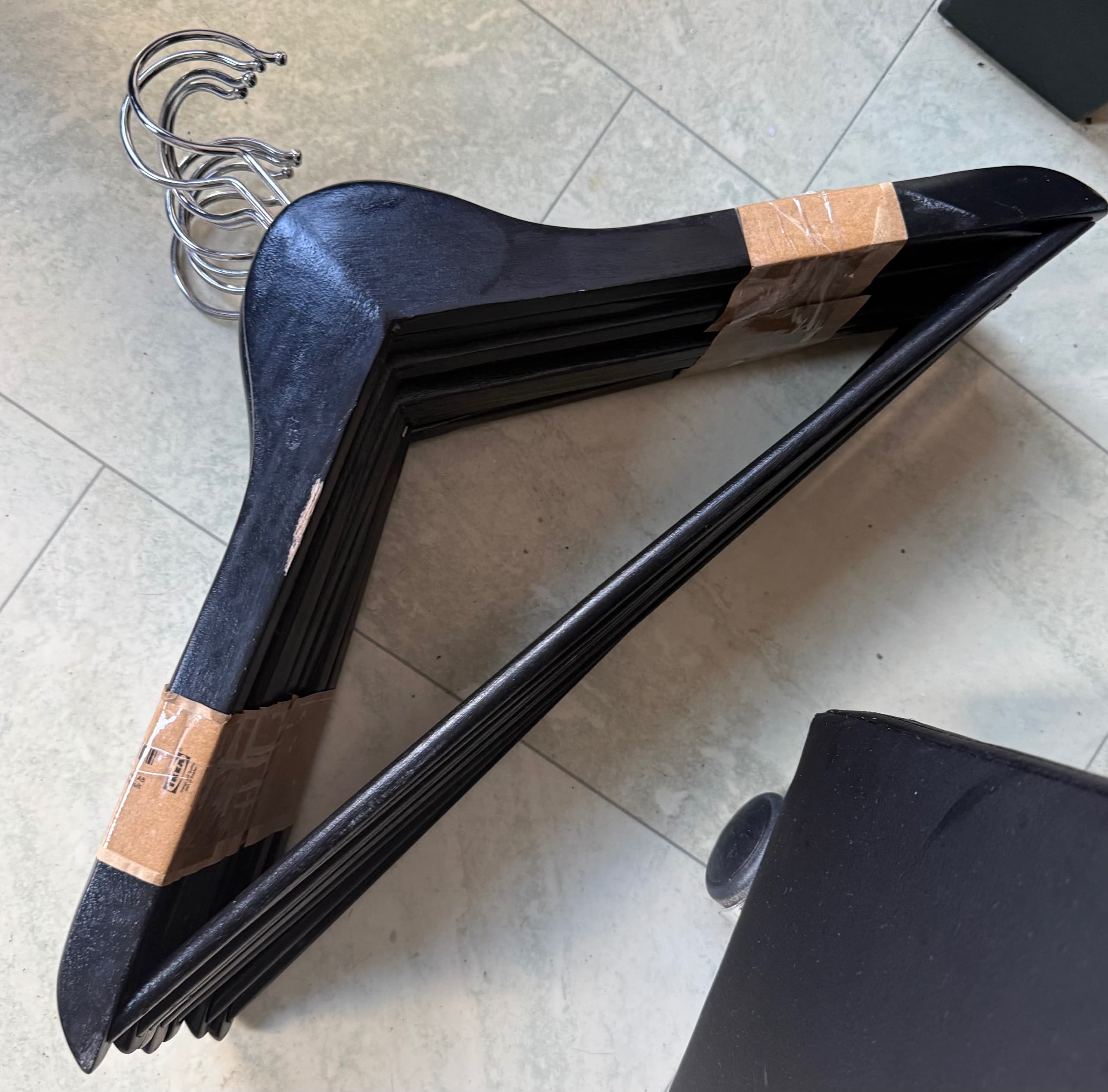 BUMERANG kleerhanger, zwart