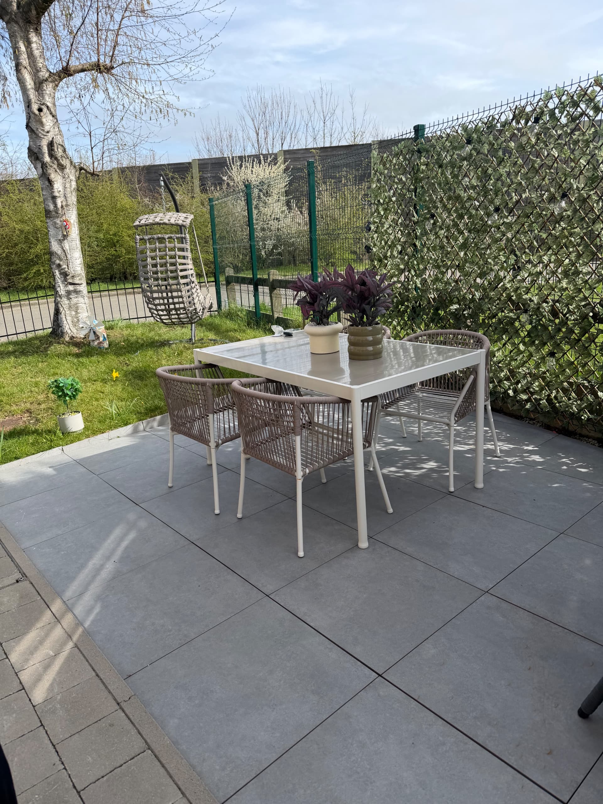 SEGERÖN table and 4 chairs with armrests, outdoor white/beige/Frösön/Duvholmen beige, 147 cm