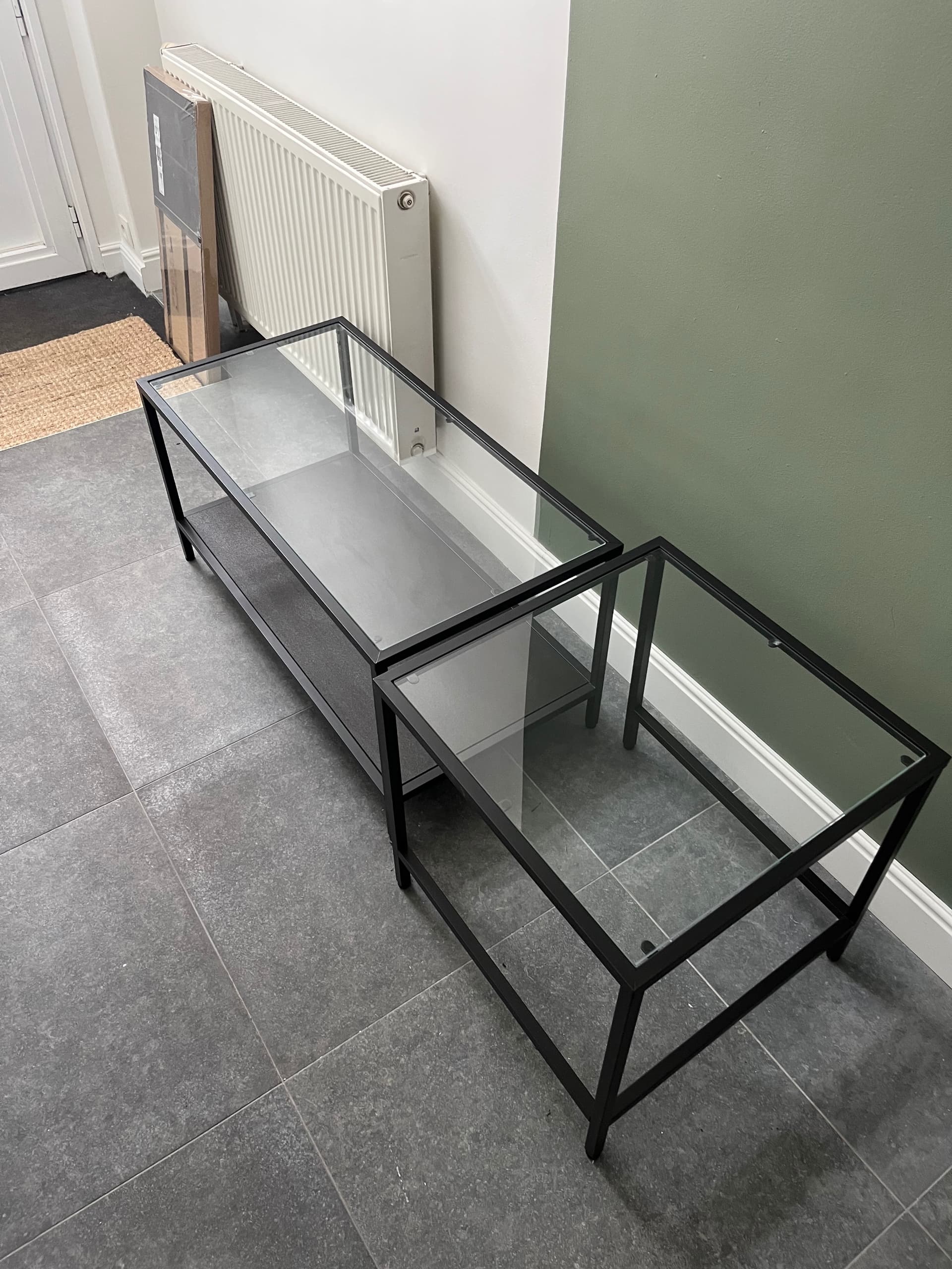 VITTSJÖ Bijzettafel, set van 2, zwartbruin, glas, 90x50 cm