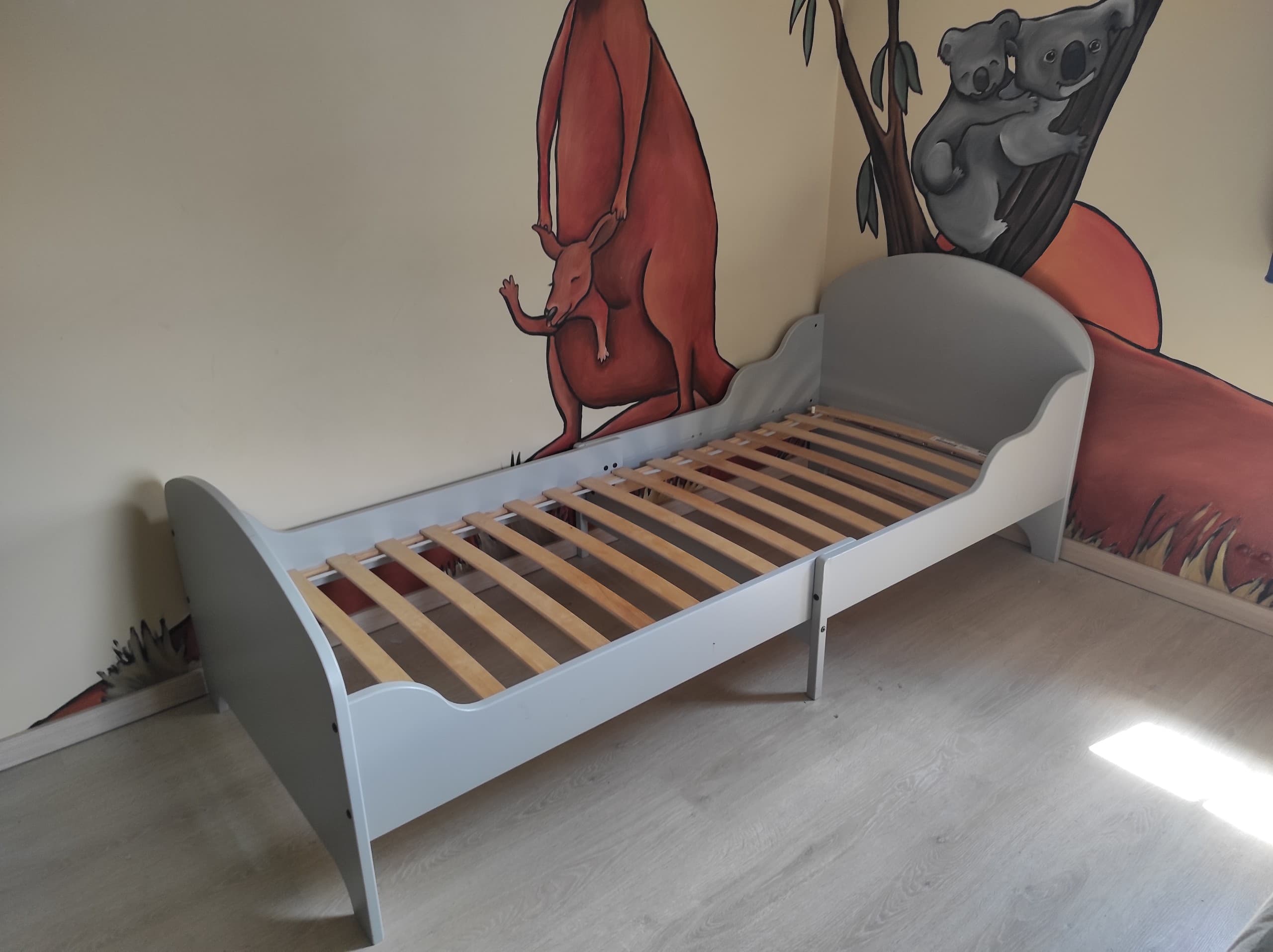 MEEGROEIBED &COMMODE
