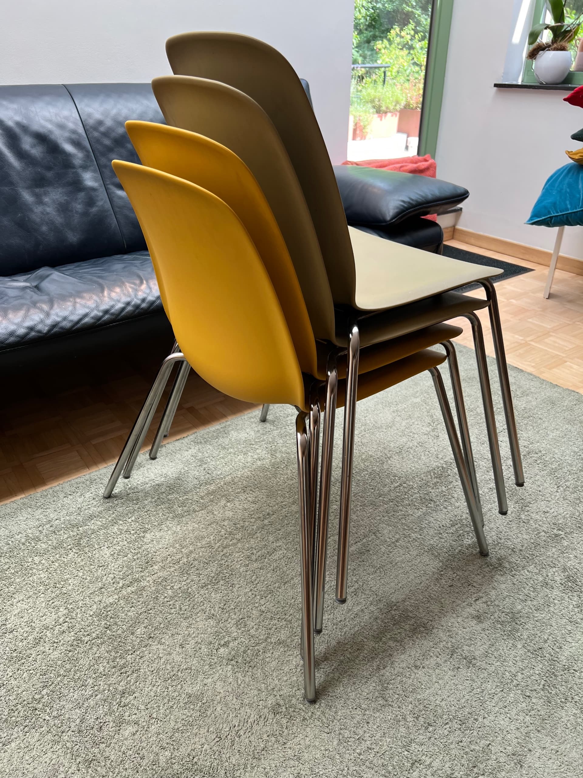 SKÅLSTA chair, plastic beige/tubular metal/light grey-beige