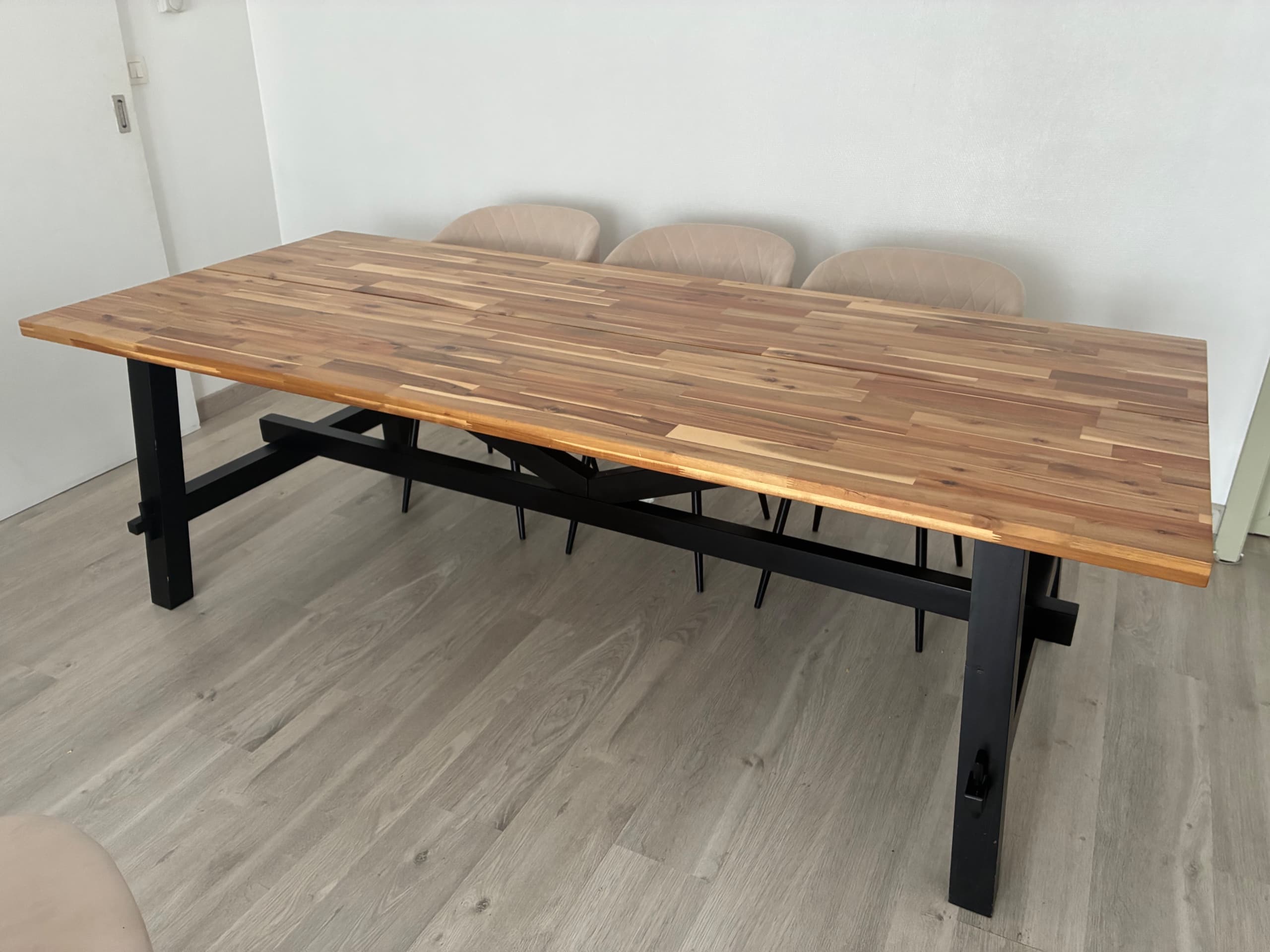 SKOGSTA eettafel, acacia/zwart, 235x100 cm
