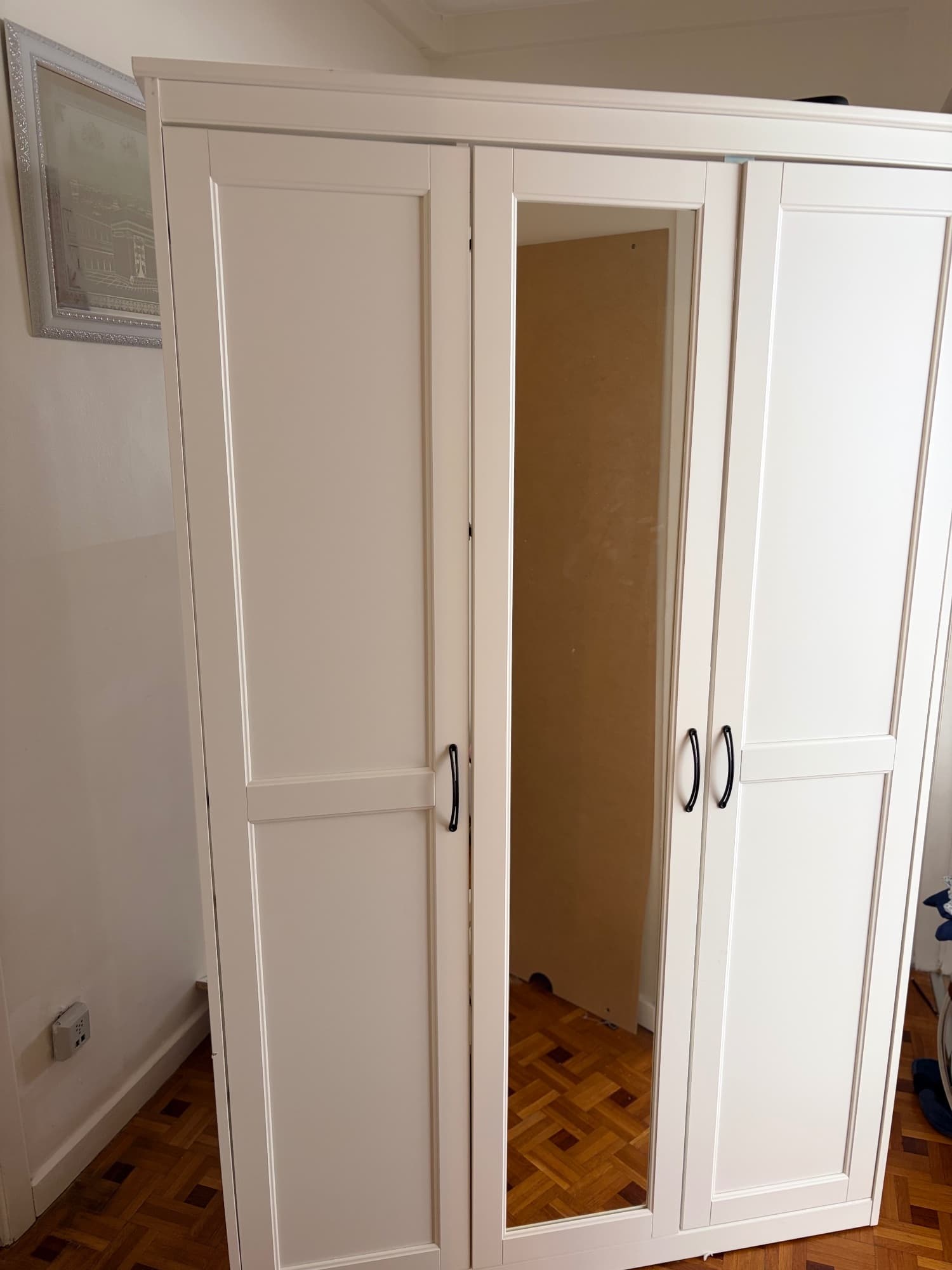 ARMOIRE