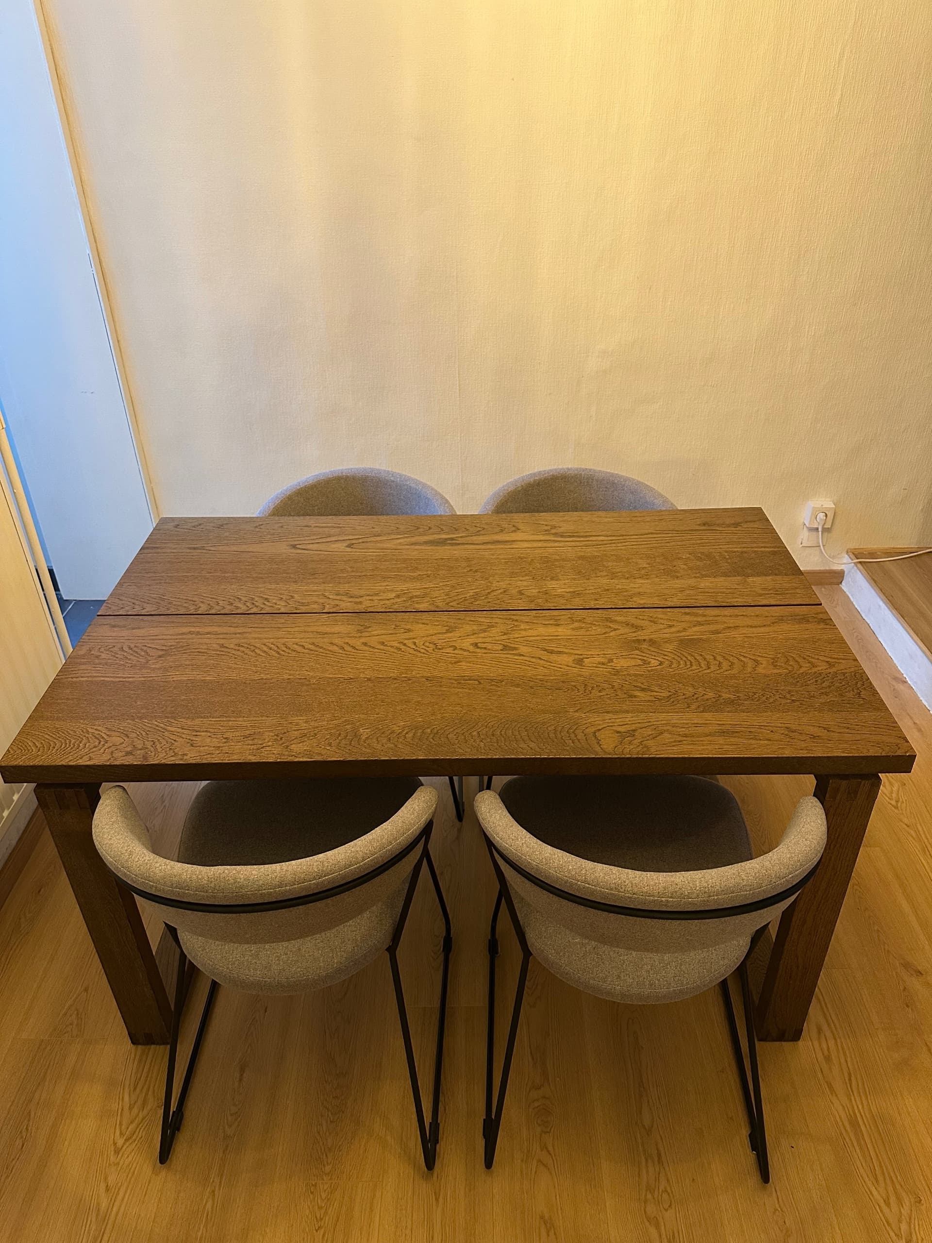 MÖRBYLÅNGA table, plaqué chêne teinté brun, 140x85 cm