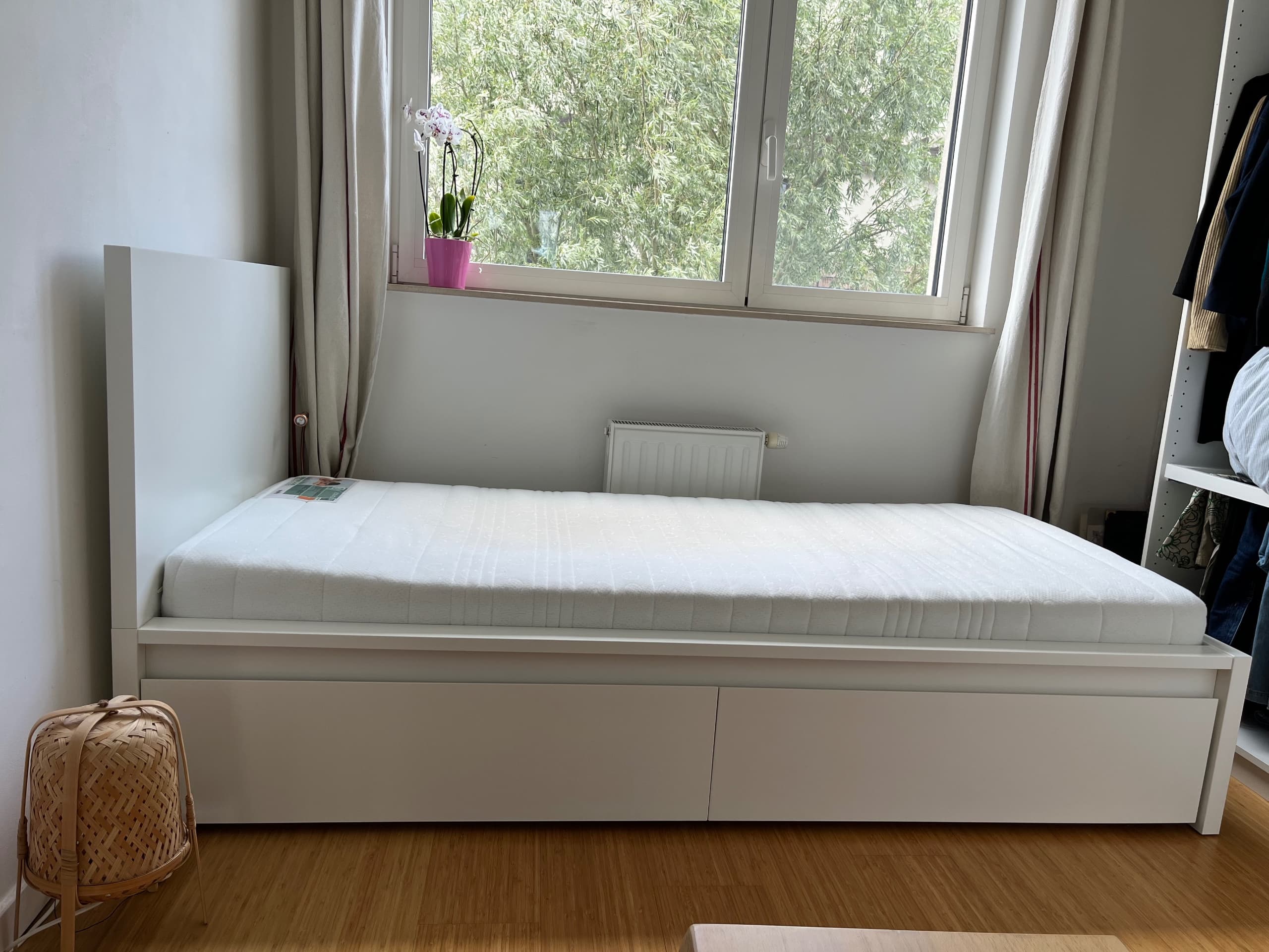 MALM bedframe, hoog, met 2 bedlades, wit/Leirsund, 90x200 cm