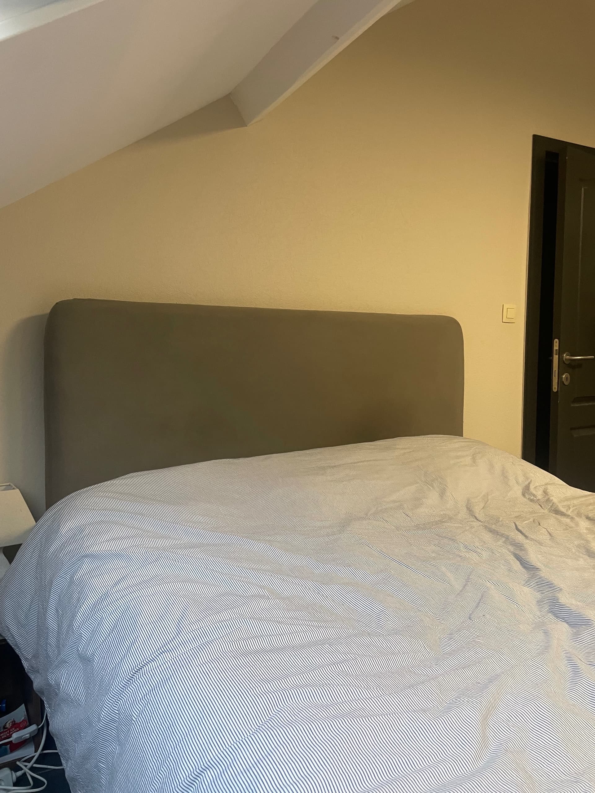 LYNGÖR sommier à ressorts, pieds et tête de lit inclus/Tibbleby beige/gris, 160x200 cm