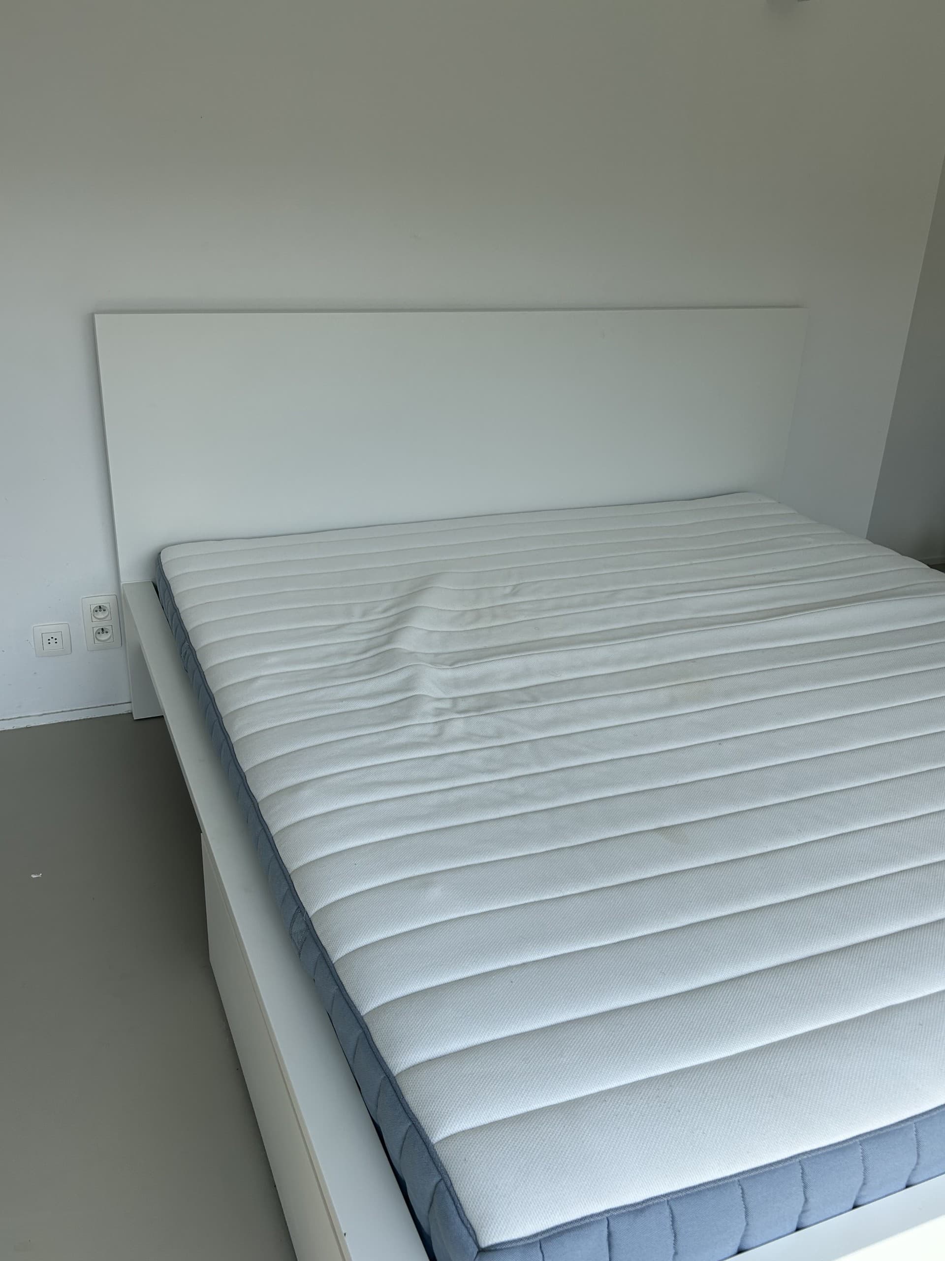 Bedroom furniture sets