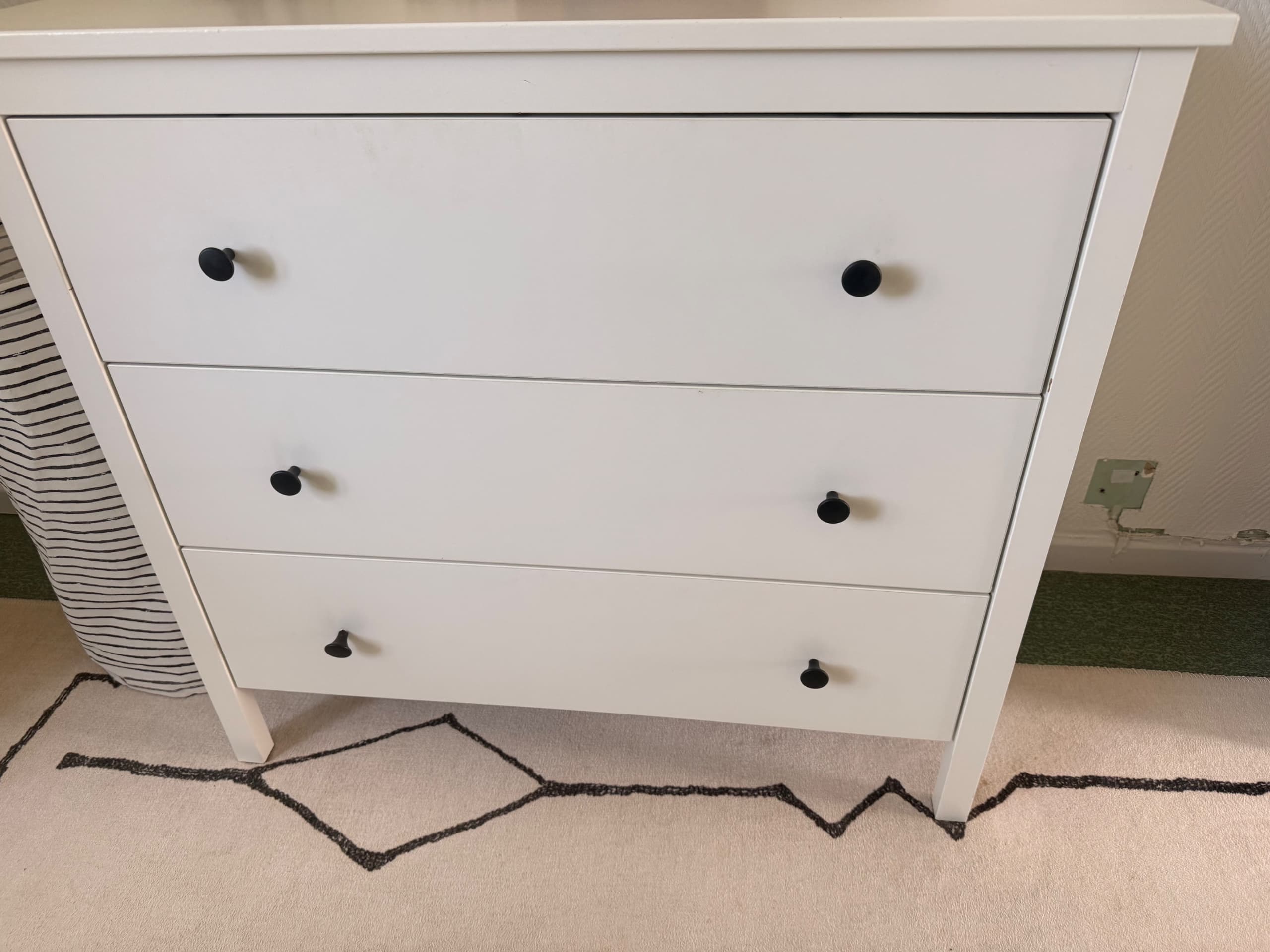 HEMNES Commode 3 tiroirs, teinté blanc, 108x96 cm