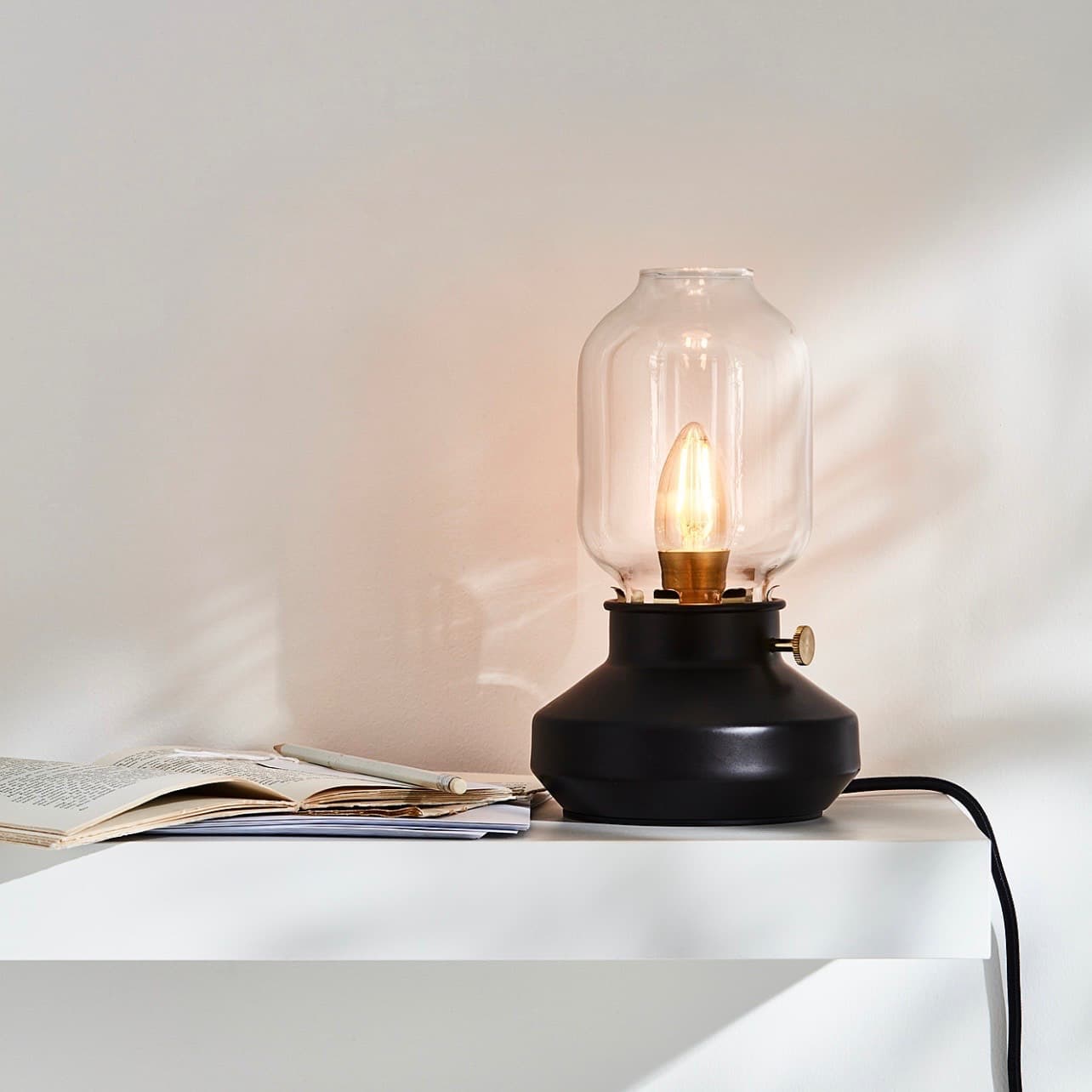 TÄRNABY Lampe de table, noir anthracite