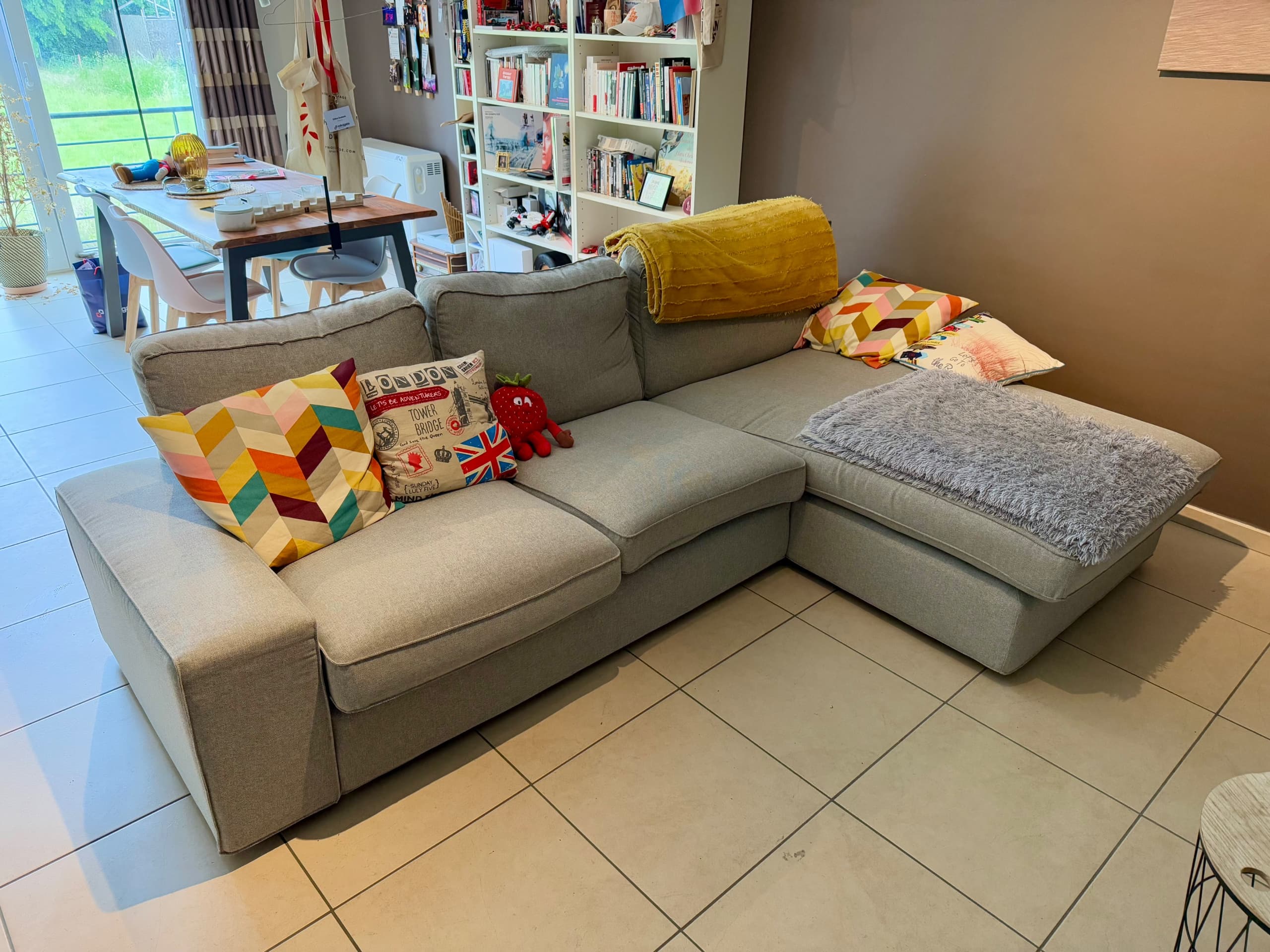KIVIK 3-zitsbank met chaise longue, Tibbleby beige/grijs